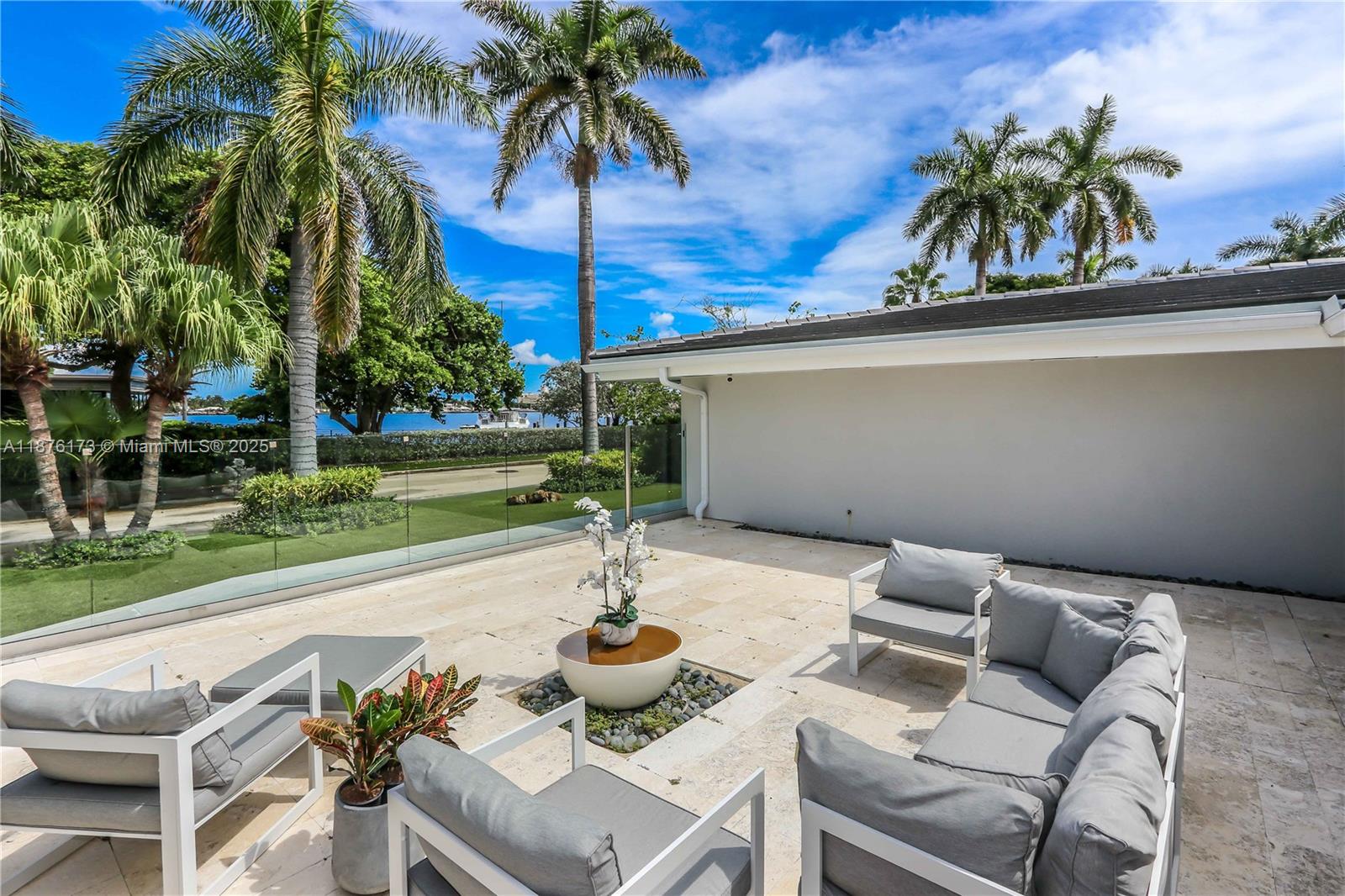 HOLLYWOOD LAKES SECTION - Residential