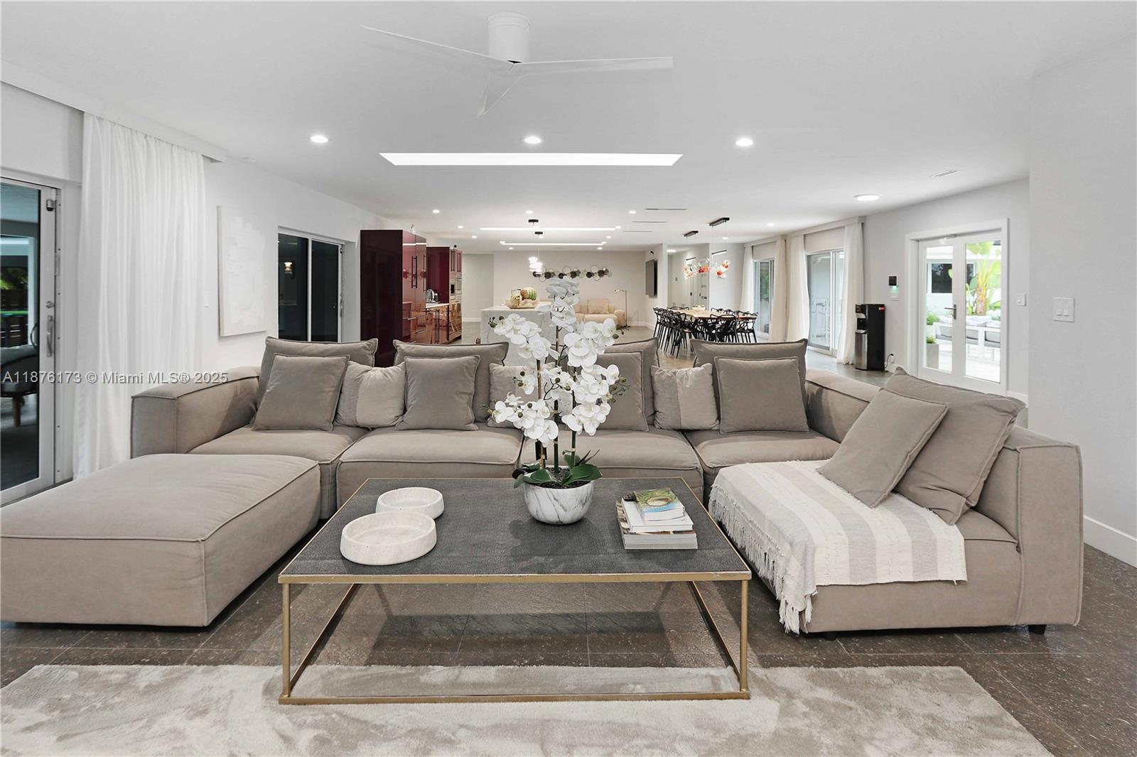 HOLLYWOOD LAKES SECTION - Residential