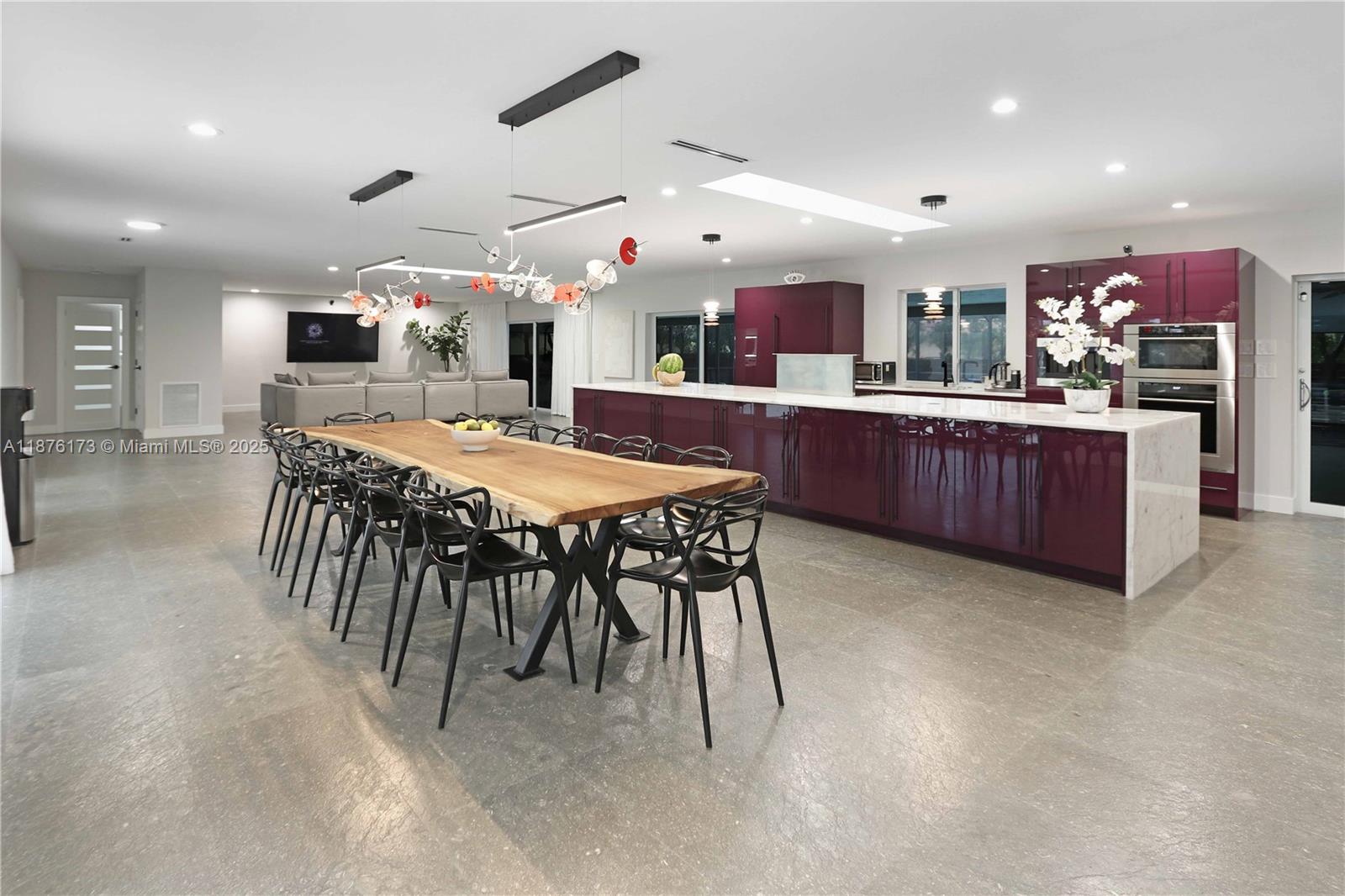 HOLLYWOOD LAKES SECTION - Residential