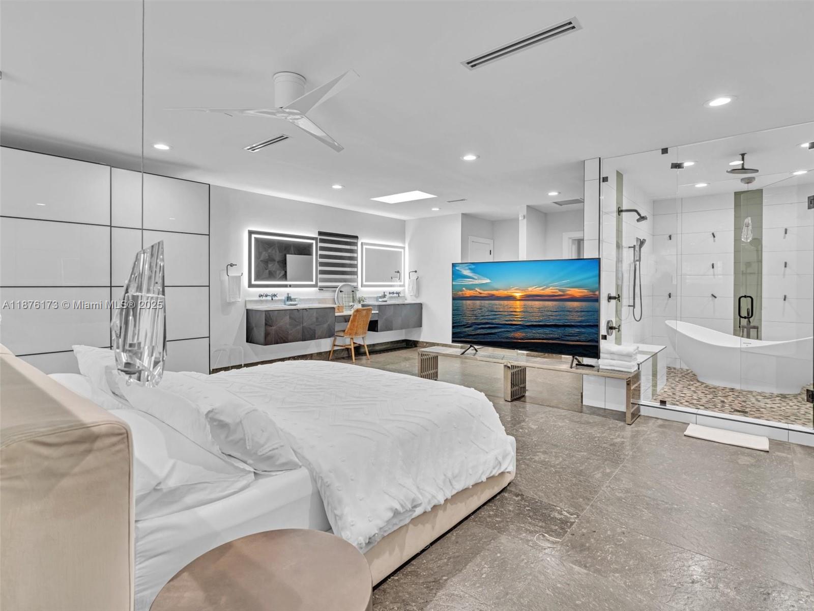 HOLLYWOOD LAKES SECTION - Residential