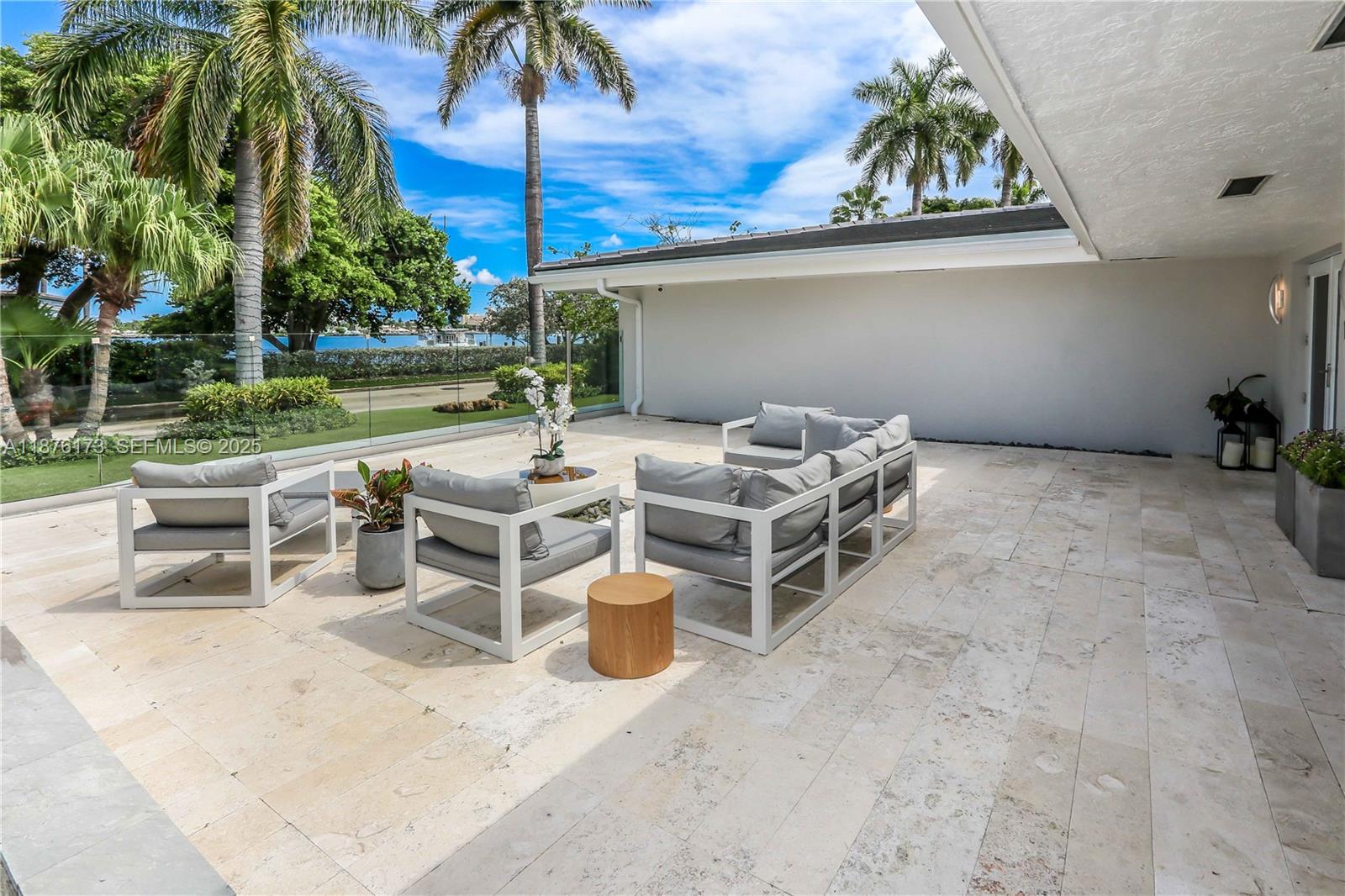 HOLLYWOOD LAKES SECTION - Residential