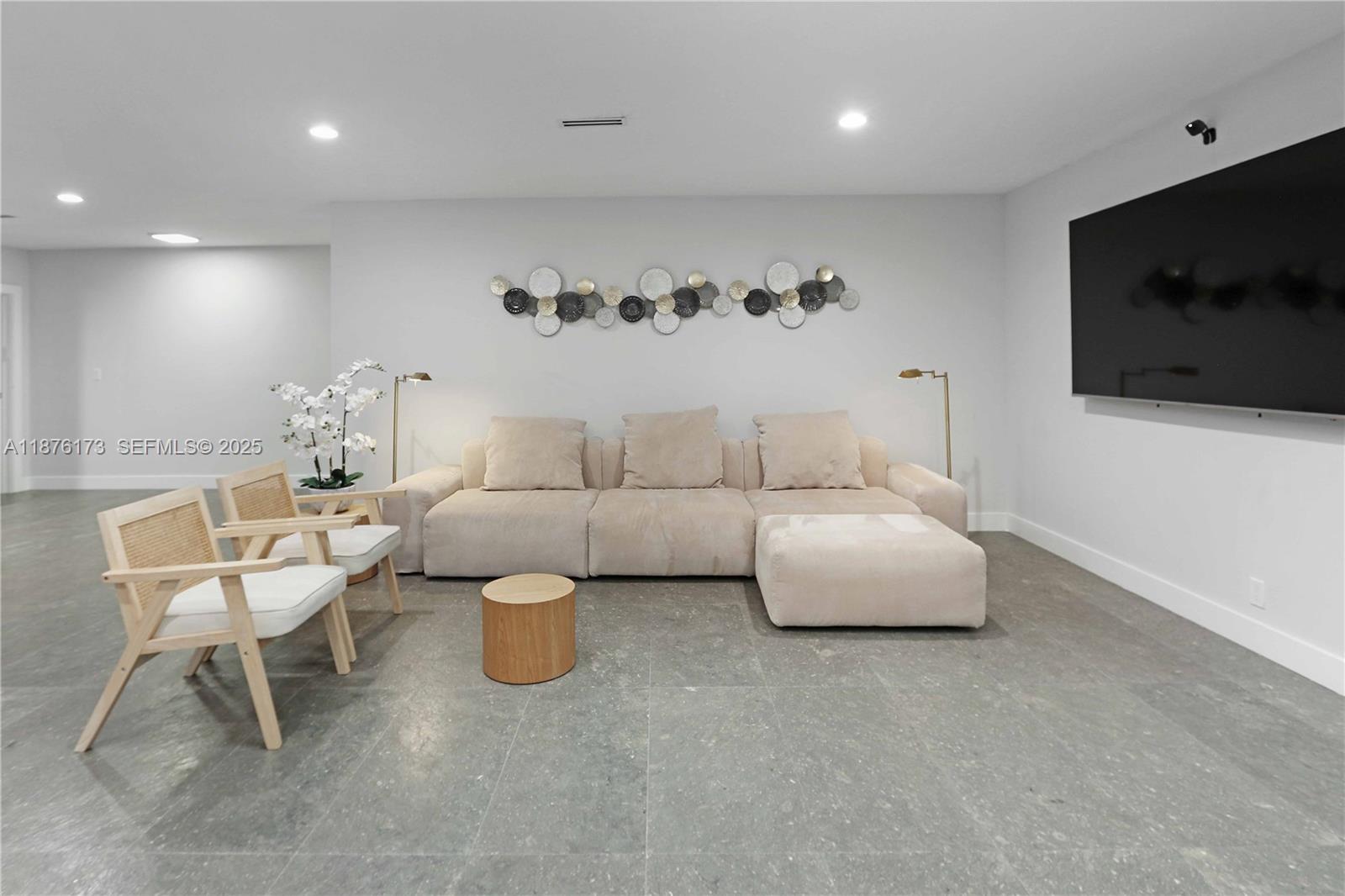 HOLLYWOOD LAKES SECTION - Residential