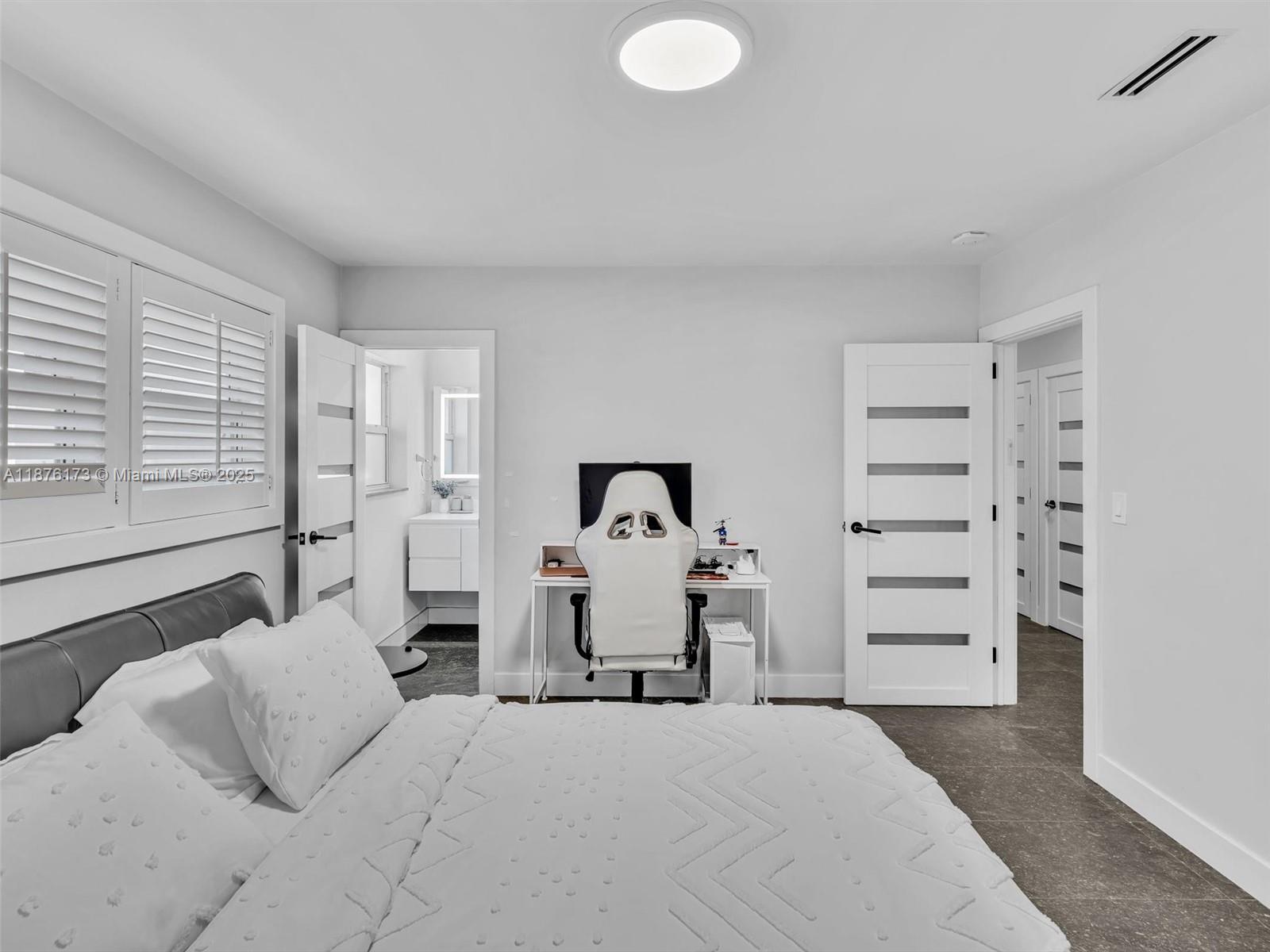 HOLLYWOOD LAKES SECTION - Residential