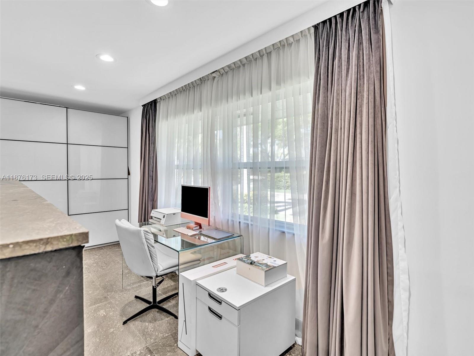 HOLLYWOOD LAKES SECTION - Residential