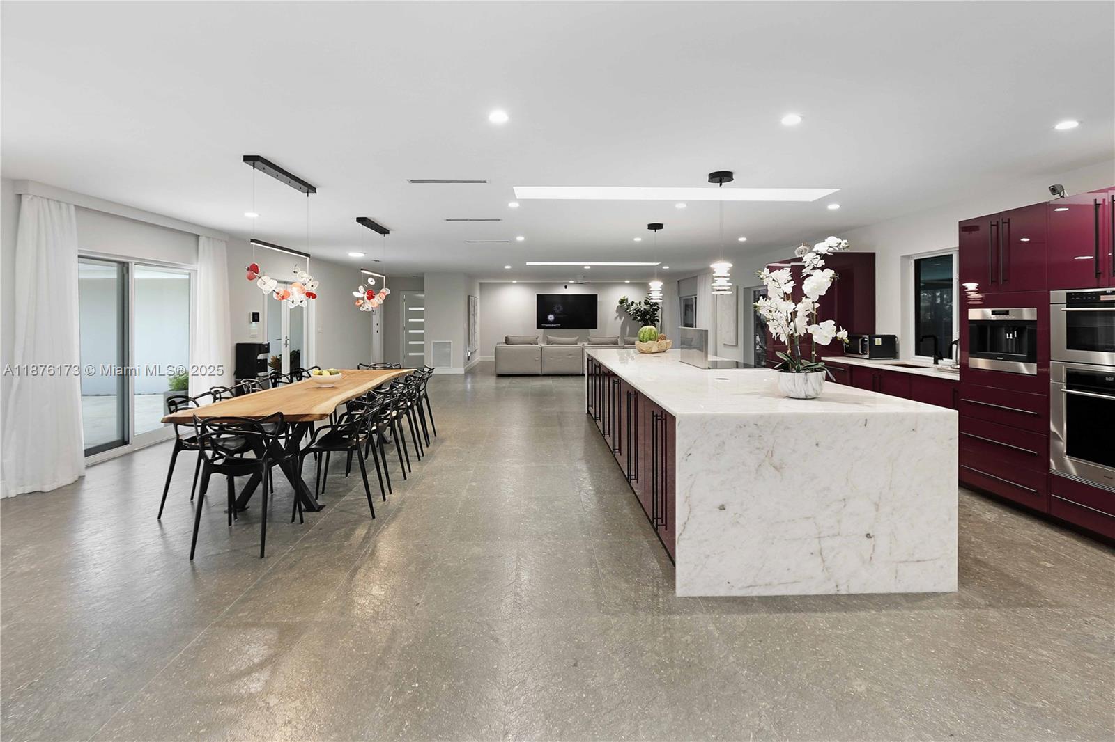 HOLLYWOOD LAKES SECTION - Residential