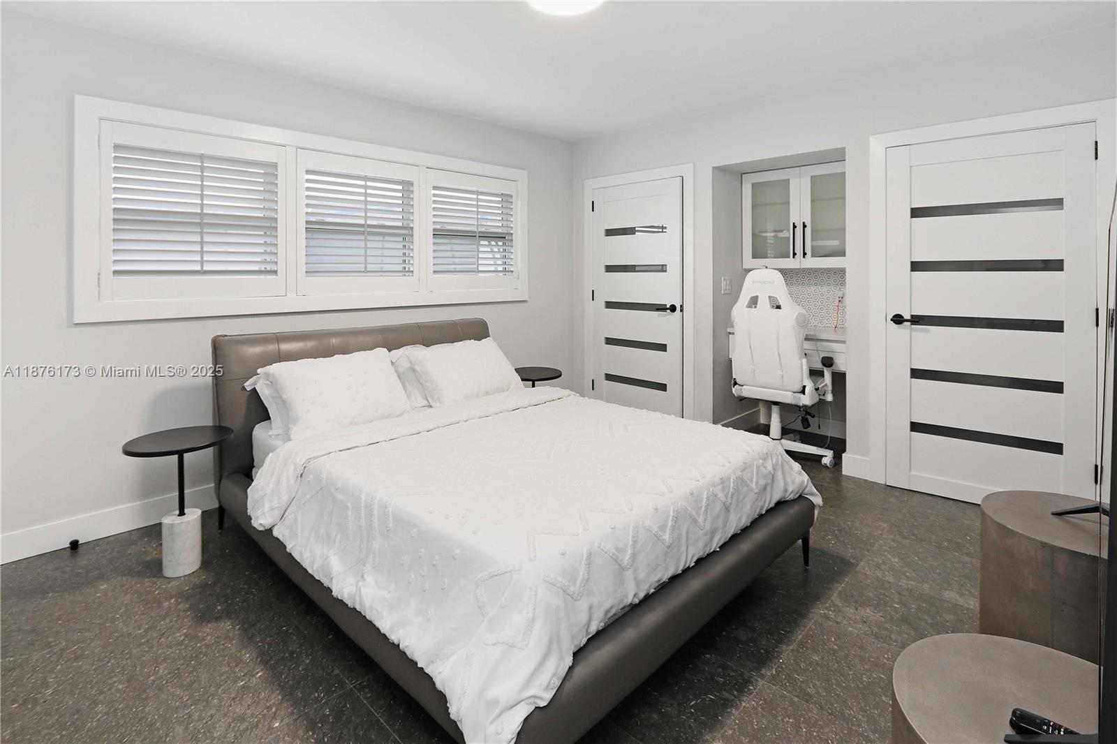 HOLLYWOOD LAKES SECTION - Residential