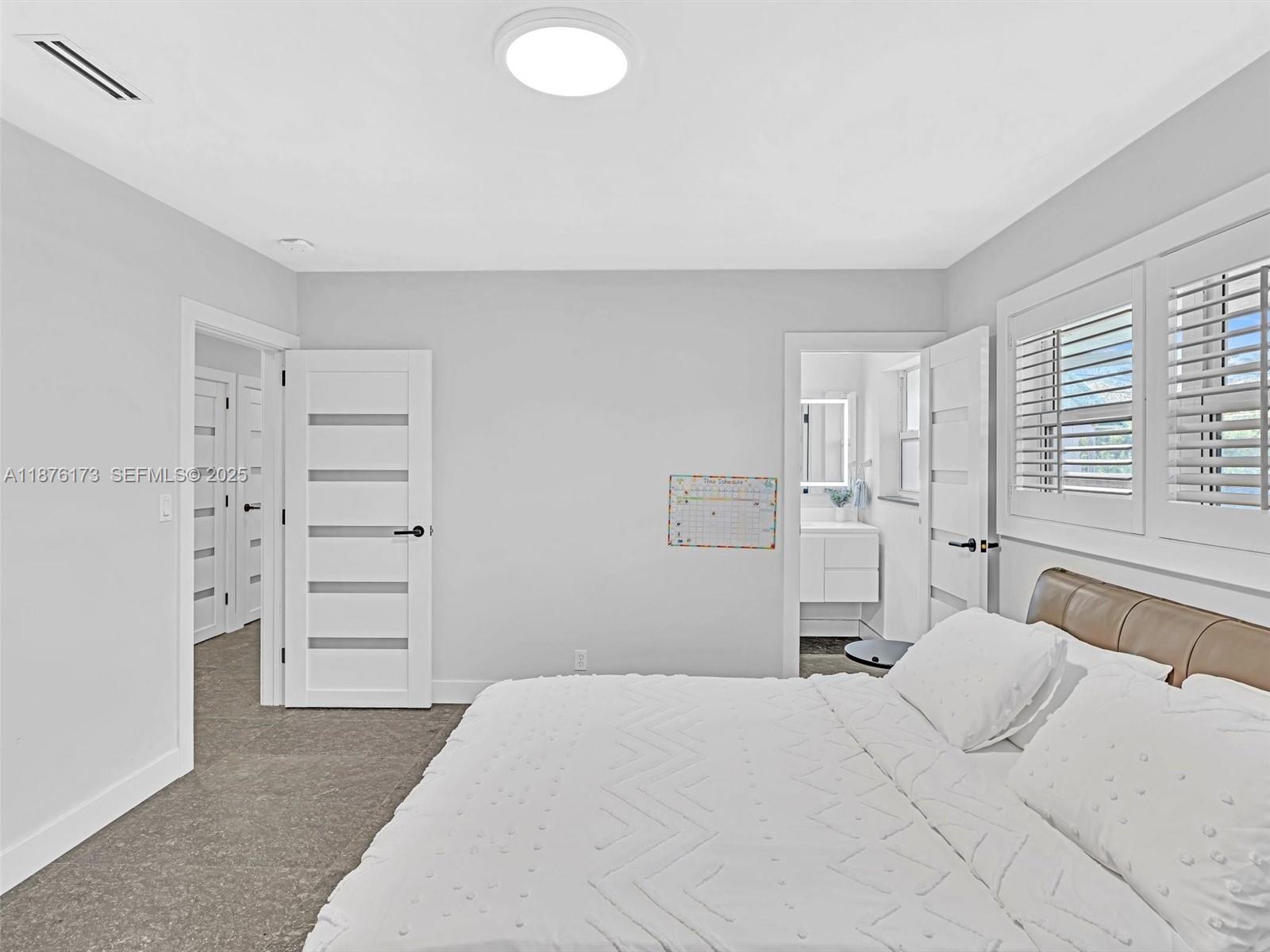 HOLLYWOOD LAKES SECTION - Residential