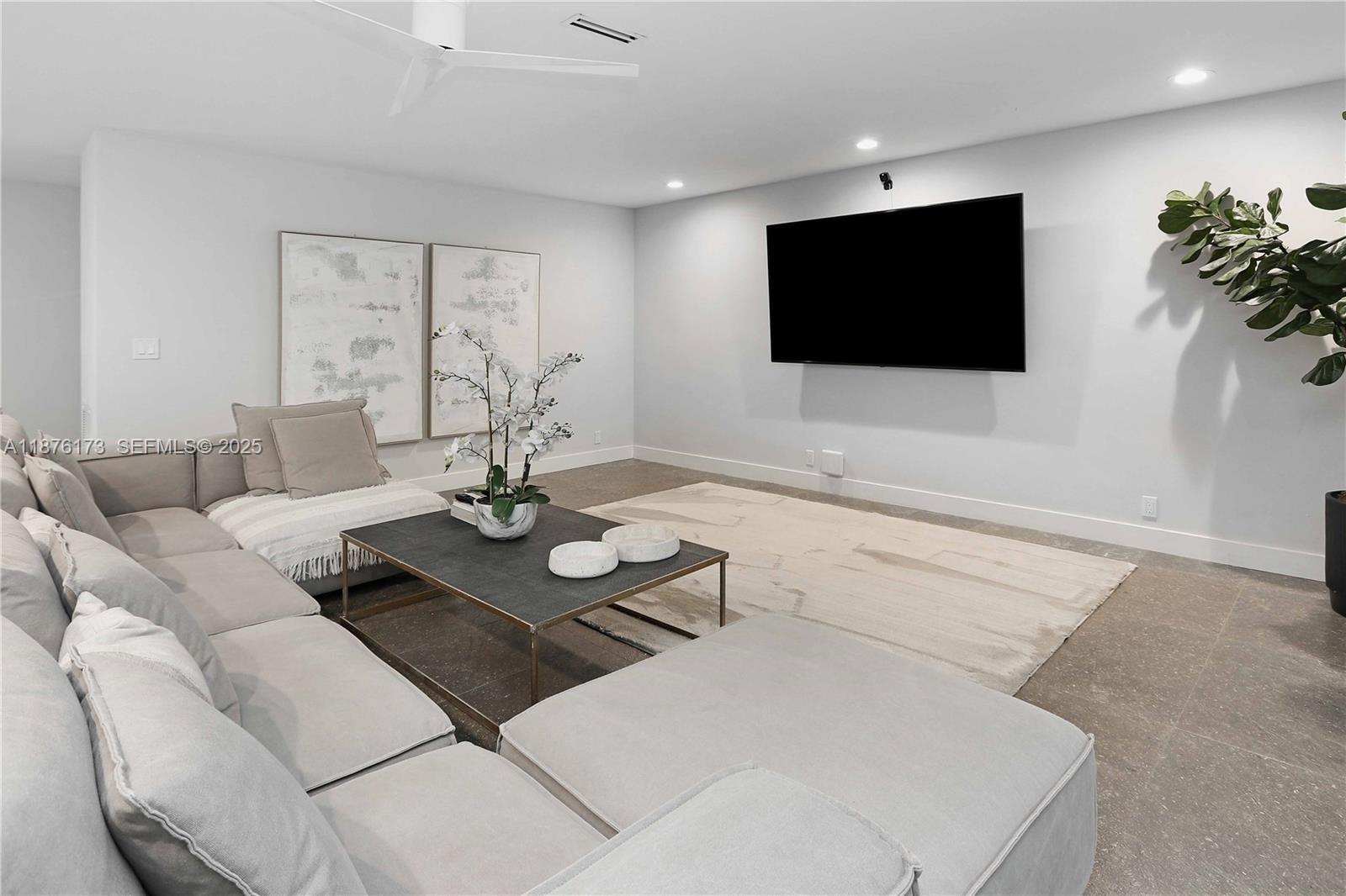 HOLLYWOOD LAKES SECTION - Residential