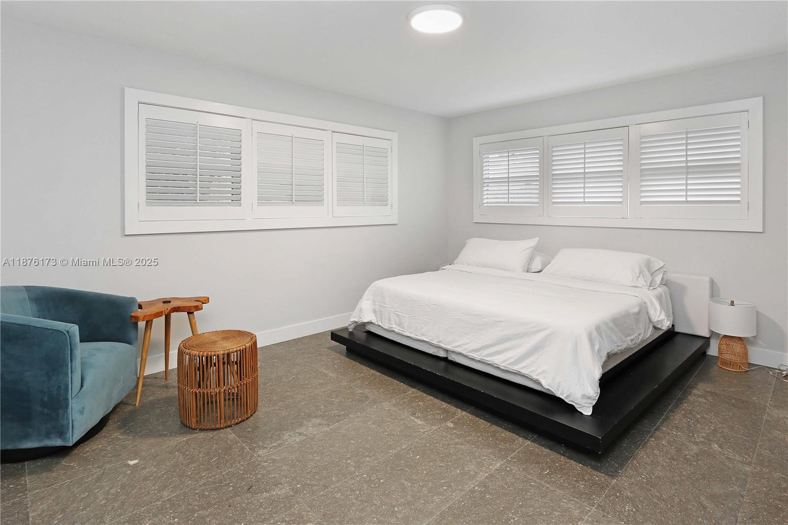 HOLLYWOOD LAKES SECTION - Residential