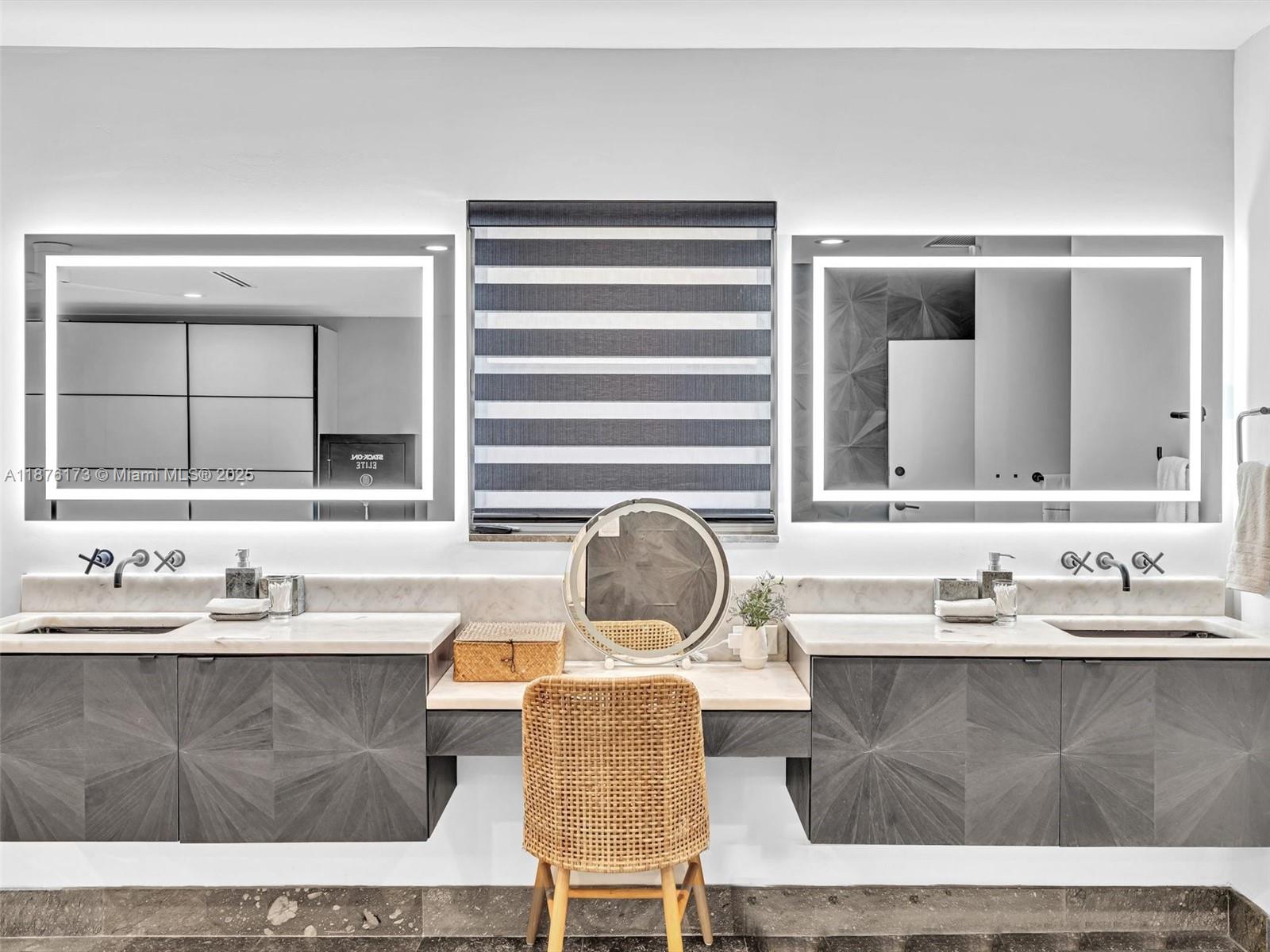 HOLLYWOOD LAKES SECTION - Residential