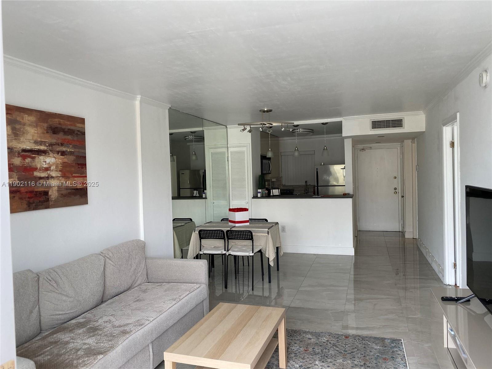 1345 Lincoln Rd 704