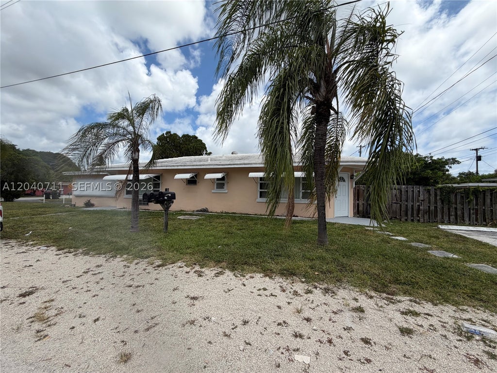 Photo of 405 SE 23rd St #2, Fort Lauderdale, FL 33316 (MLS # A12040711)