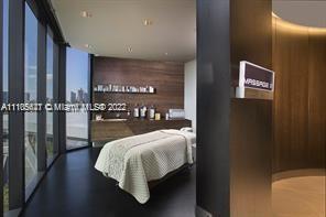 18555 COLLINS AVENUE COND - Residential