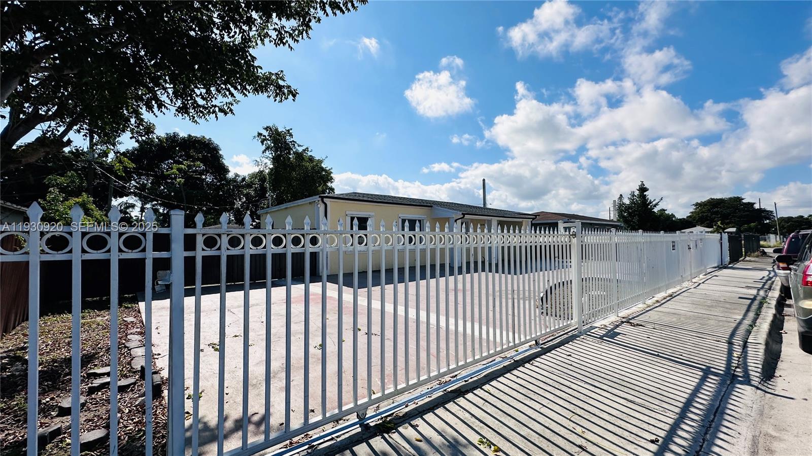 WEST PERRINE ADDN - Residential Lease