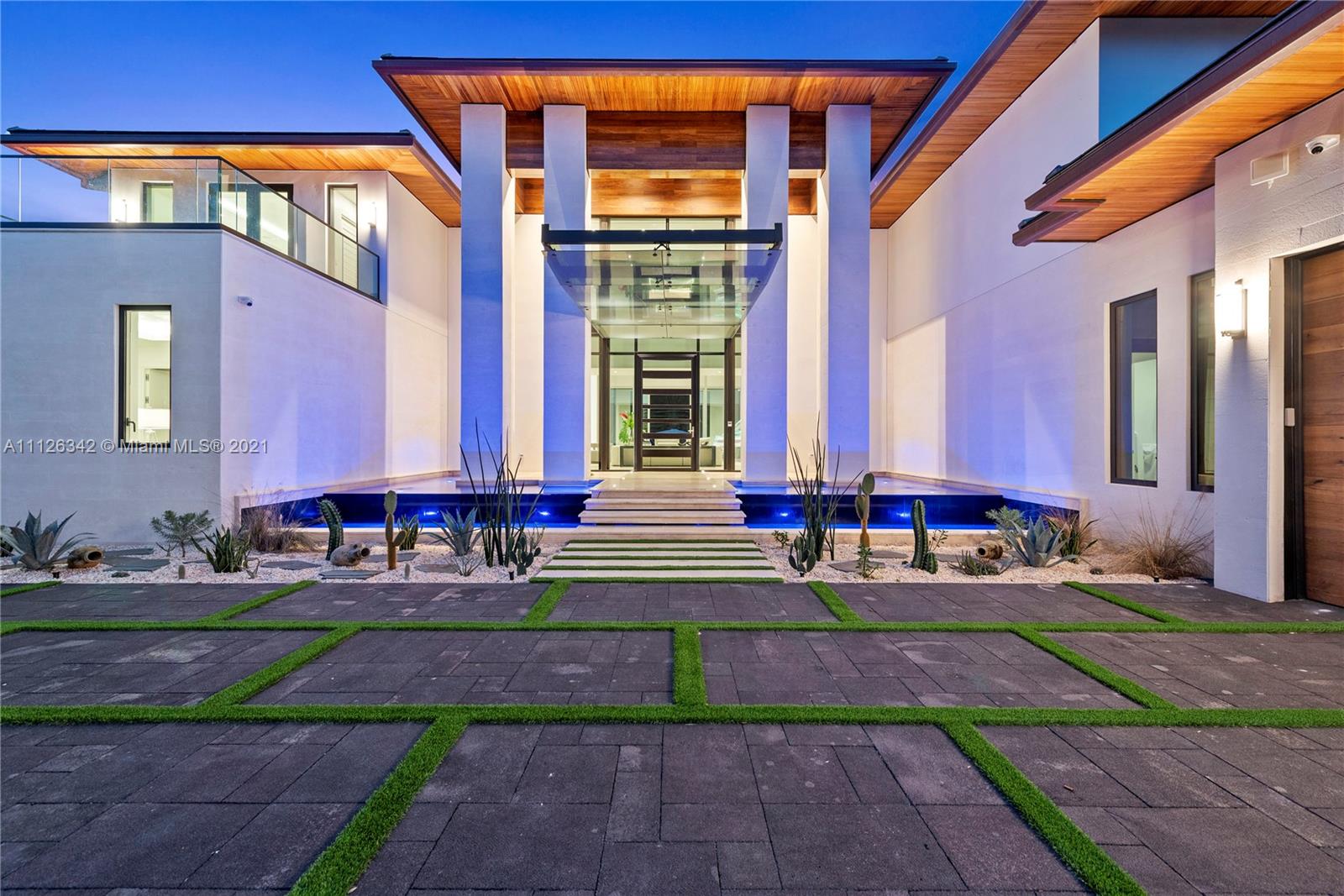 TOWN & COUNTRY ESTATES - Residential