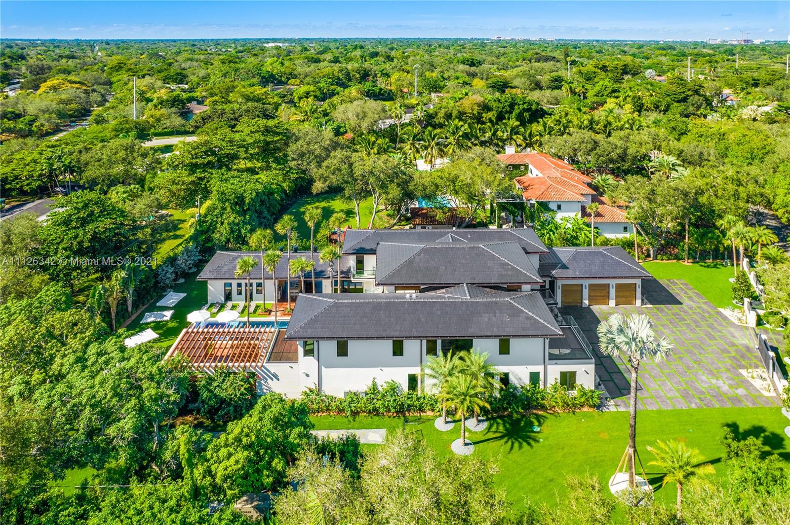 TOWN & COUNTRY ESTATES - Residential