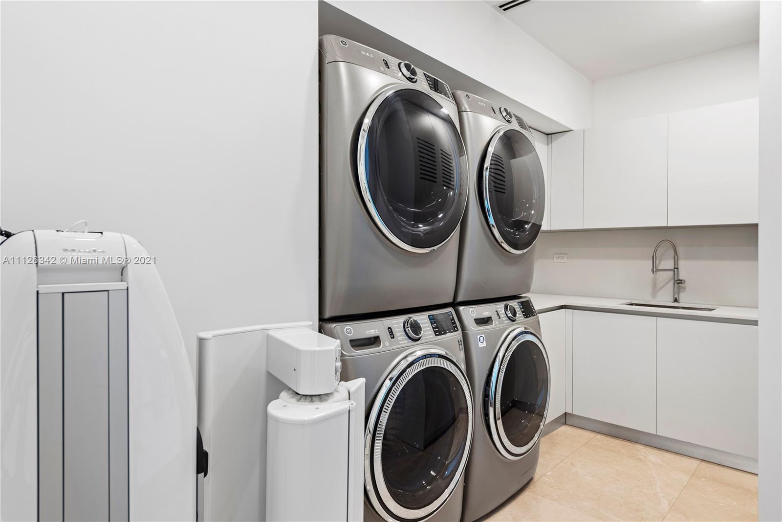 TOWN & COUNTRY ESTATES - Residential