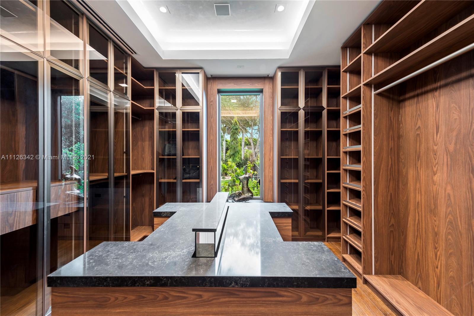 TOWN & COUNTRY ESTATES - Residential