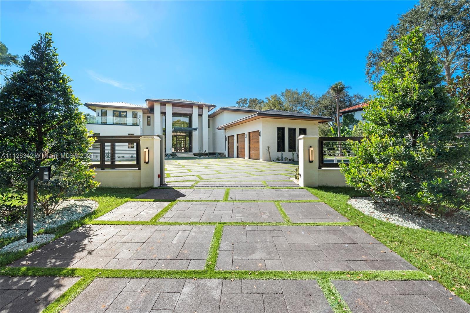 TOWN & COUNTRY ESTATES - Residential