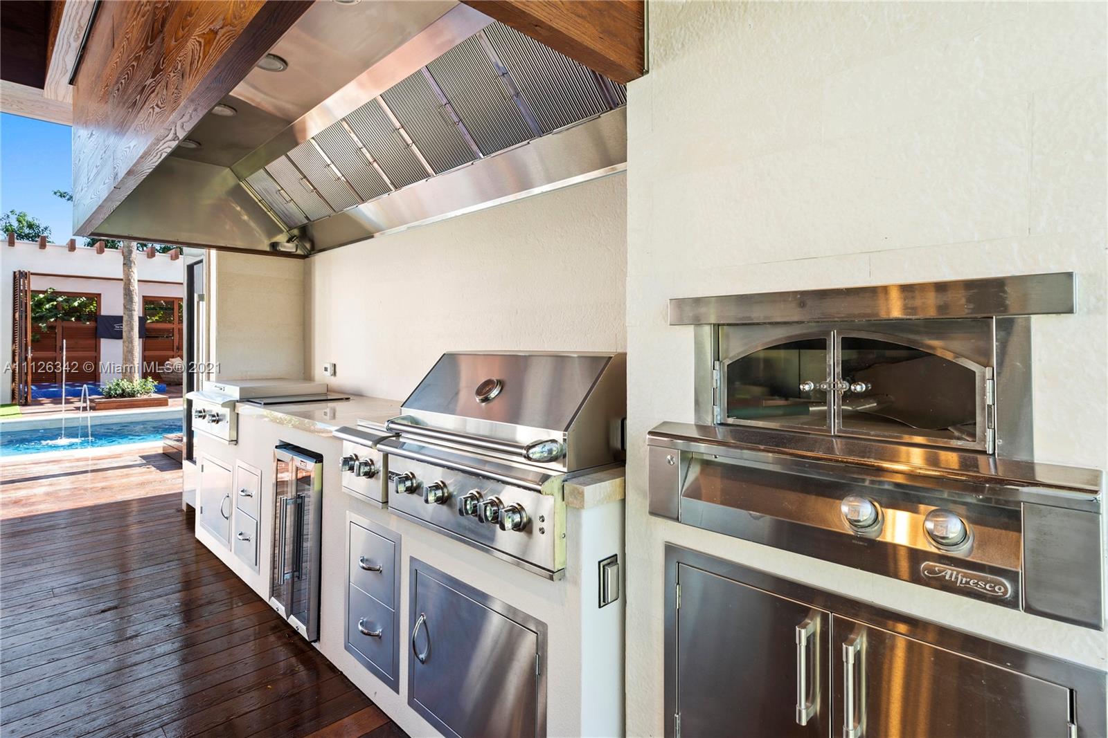 TOWN & COUNTRY ESTATES - Residential