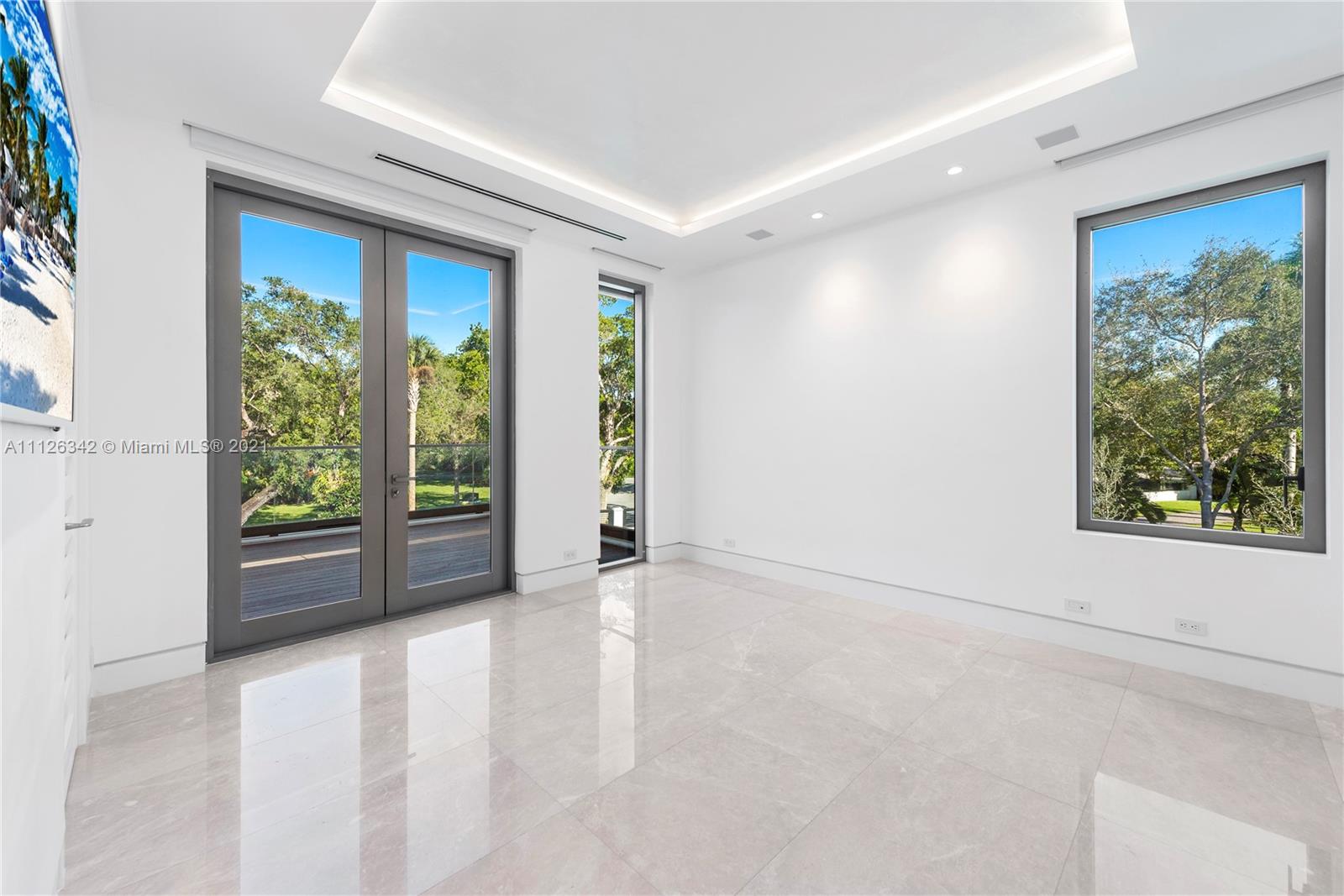 TOWN & COUNTRY ESTATES - Residential