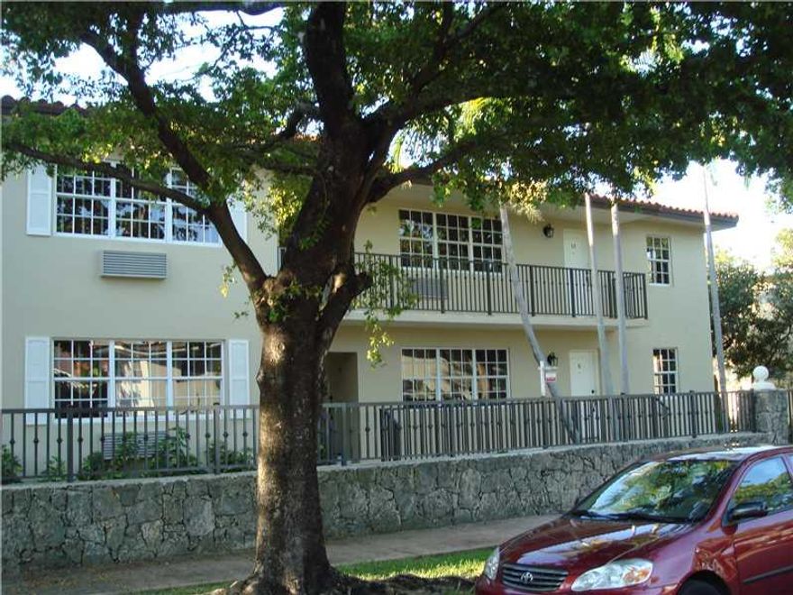 Beautiful Condo for rent in Coral Gables.  Wood and Marble flooring through out.  Tumbled Marble bathroom.  Centrally located.  Sorry, NO pets.  Will not last, call today.