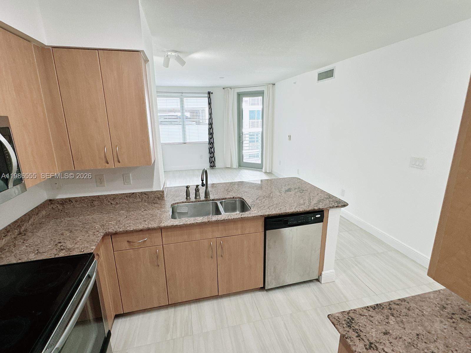 RADIUS CONDO - Residential Lease