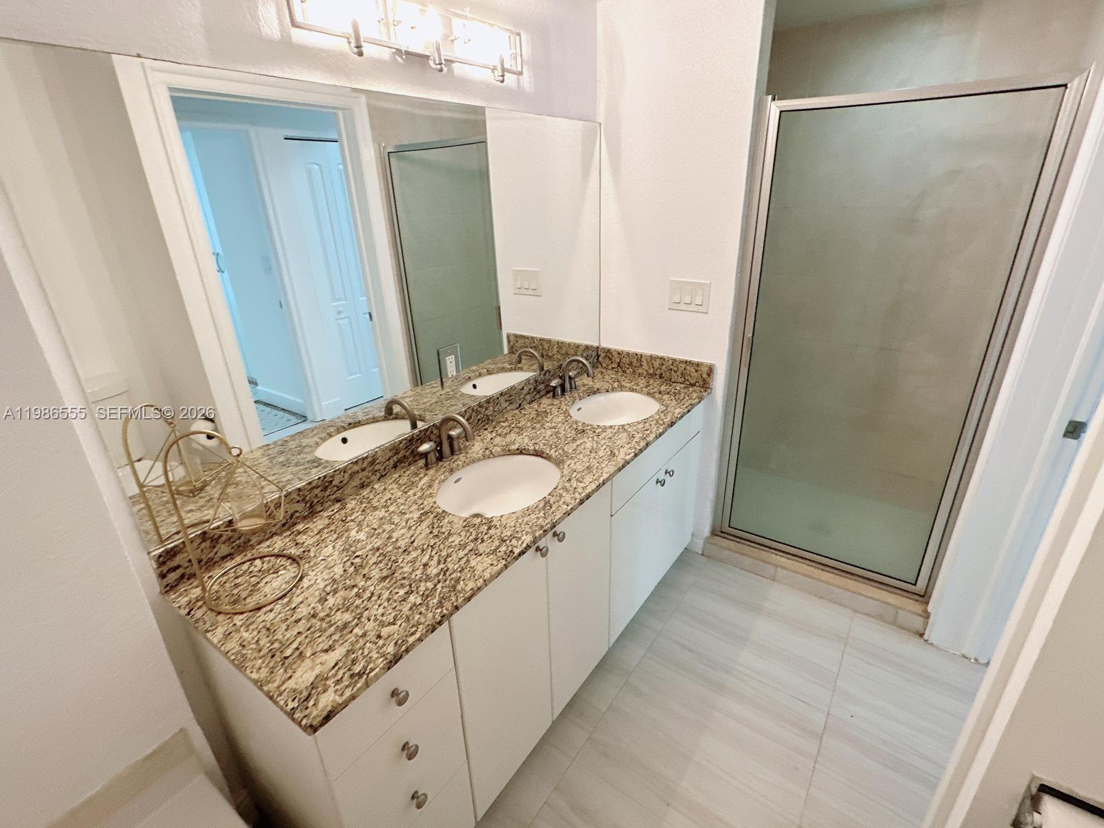 RADIUS CONDO - Residential Lease