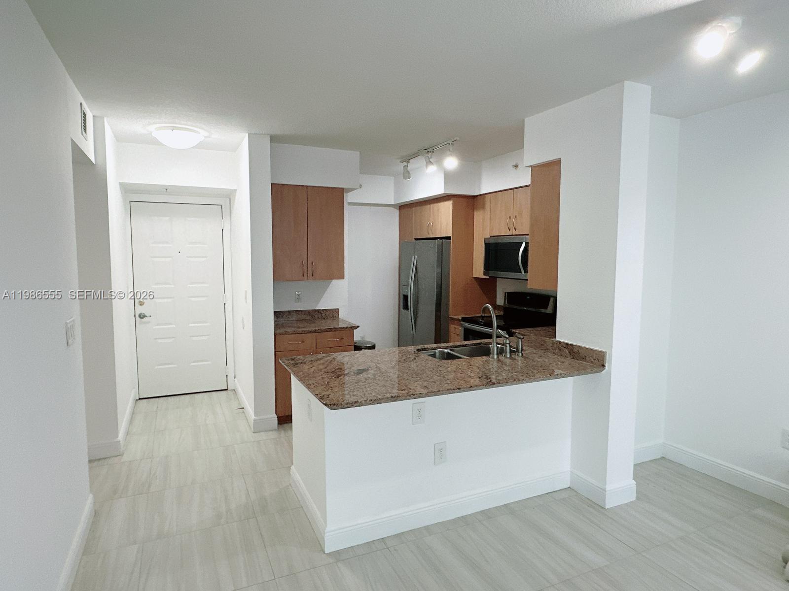 RADIUS CONDO - Residential Lease
