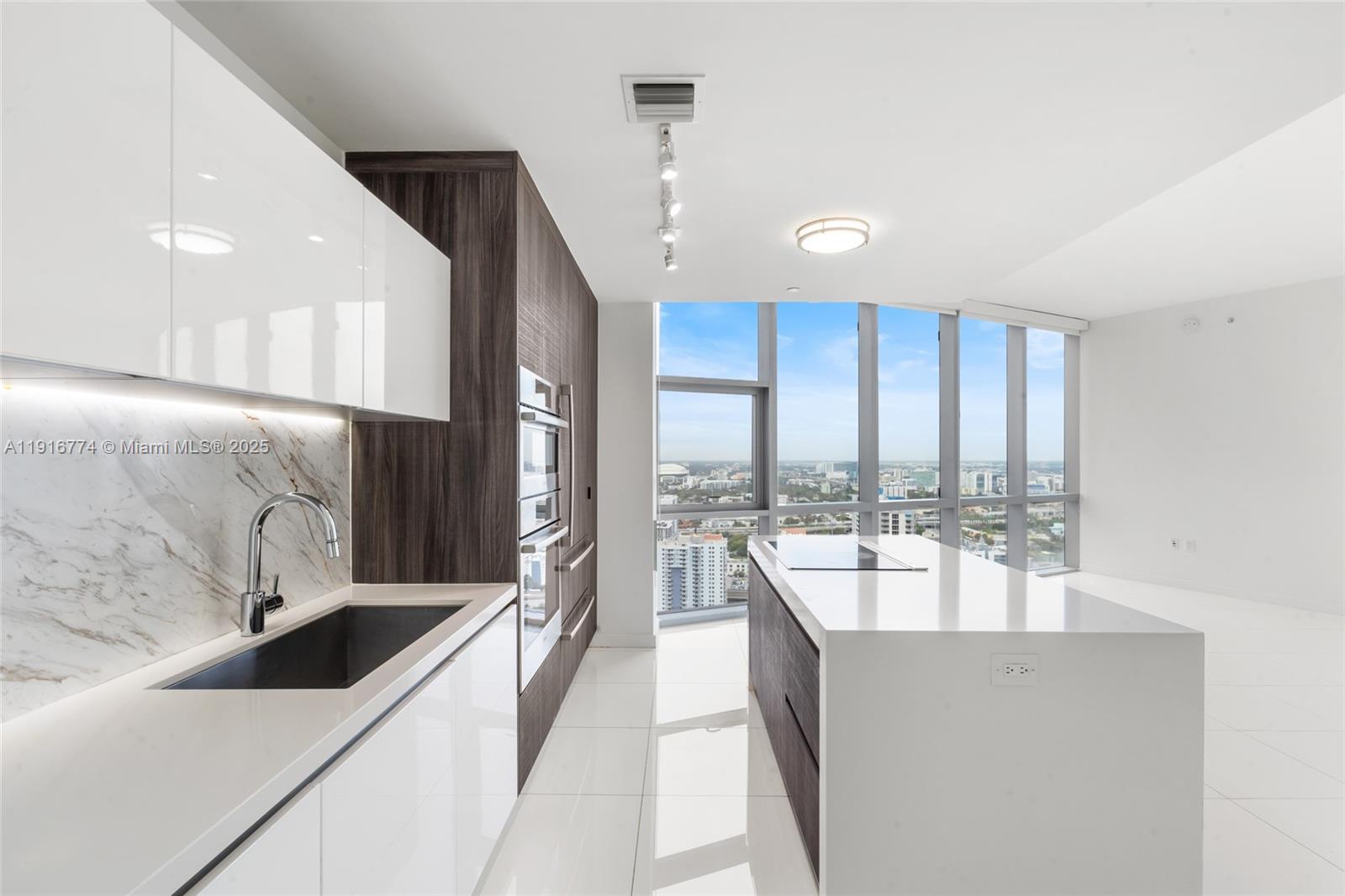 PARAMOUNT MIAMI WORLD - Residential