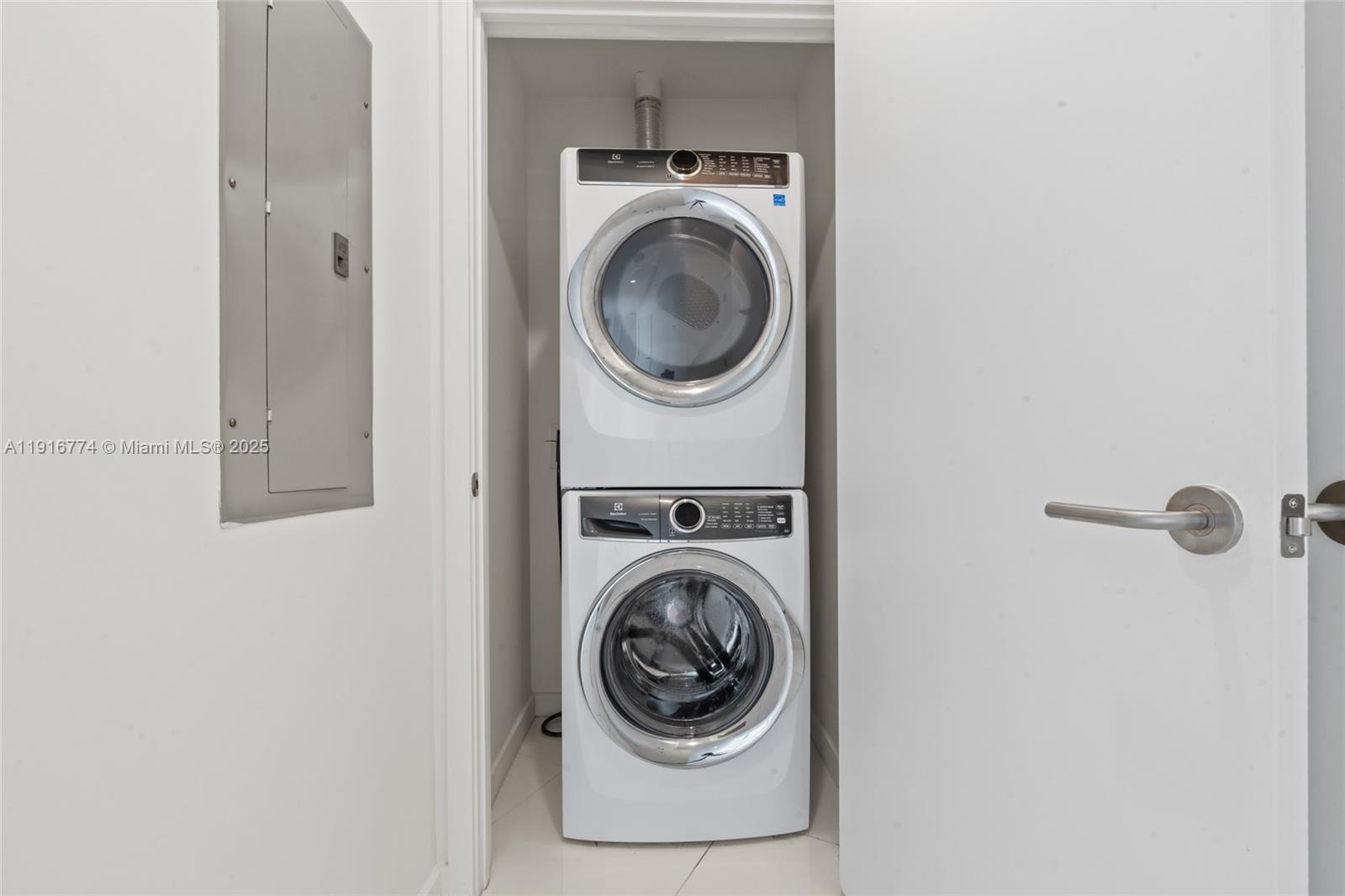 PARAMOUNT MIAMI WORLD - Residential