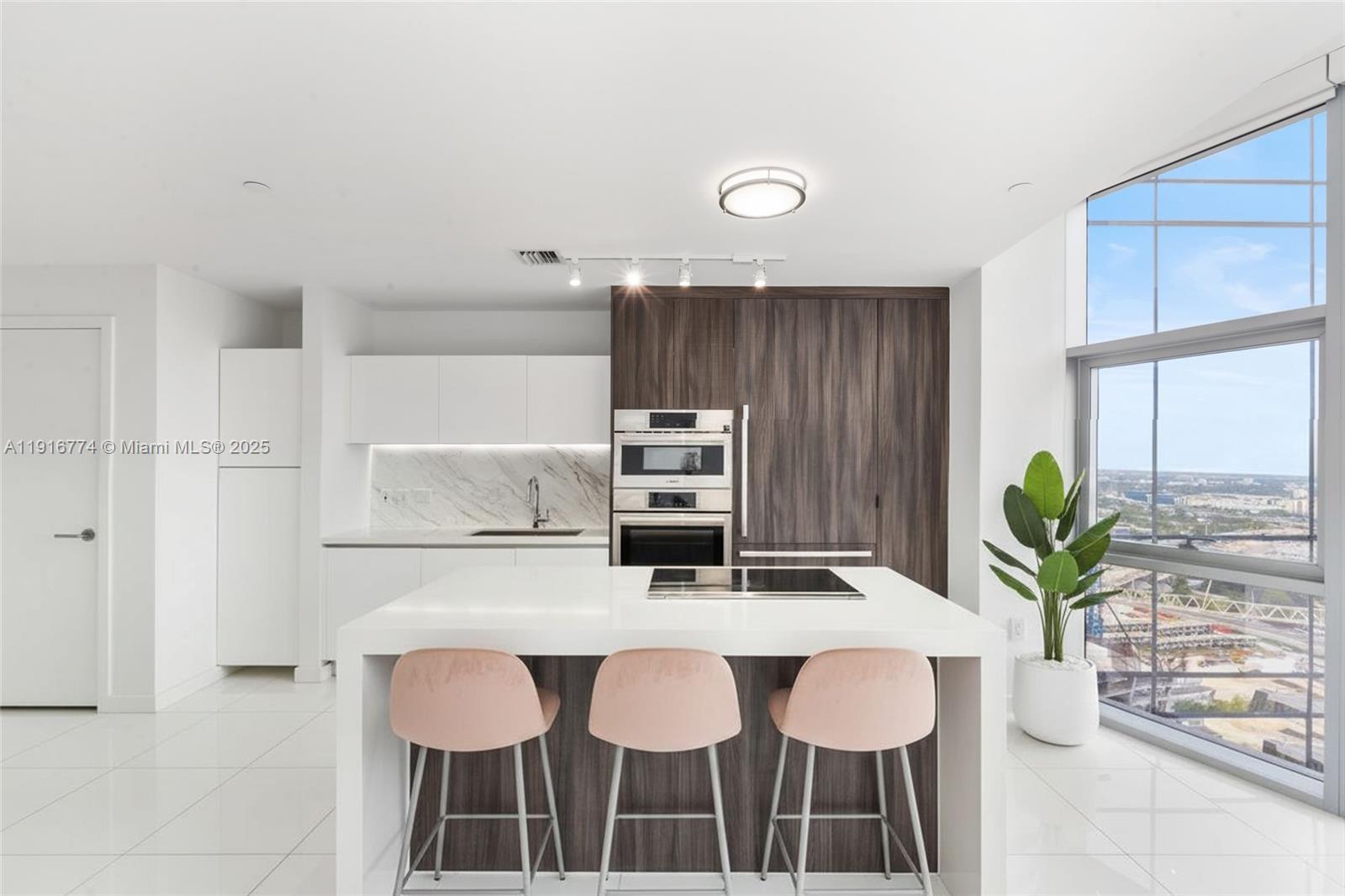 PARAMOUNT MIAMI WORLD - Residential