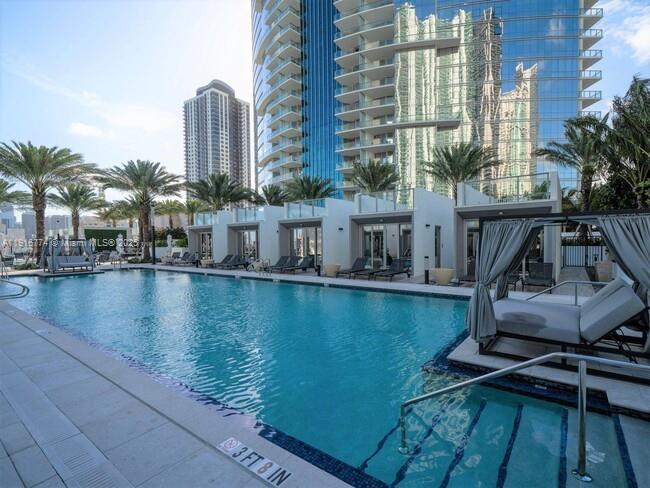 PARAMOUNT MIAMI WORLD - Residential
