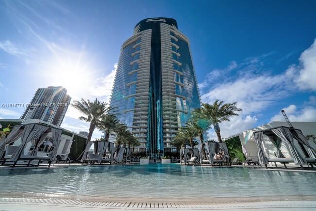 PARAMOUNT MIAMI WORLD - Residential