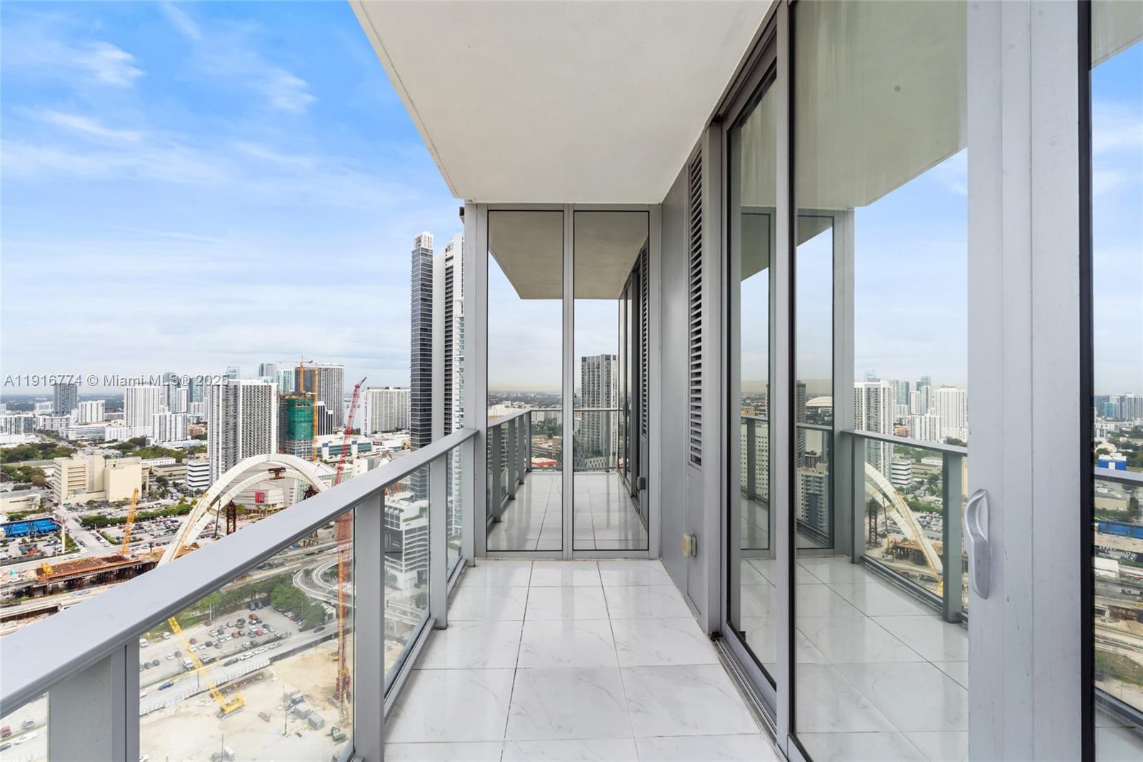 PARAMOUNT MIAMI WORLD - Residential