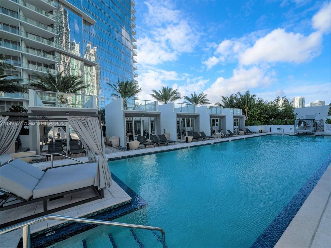 PARAMOUNT MIAMI WORLD - Residential