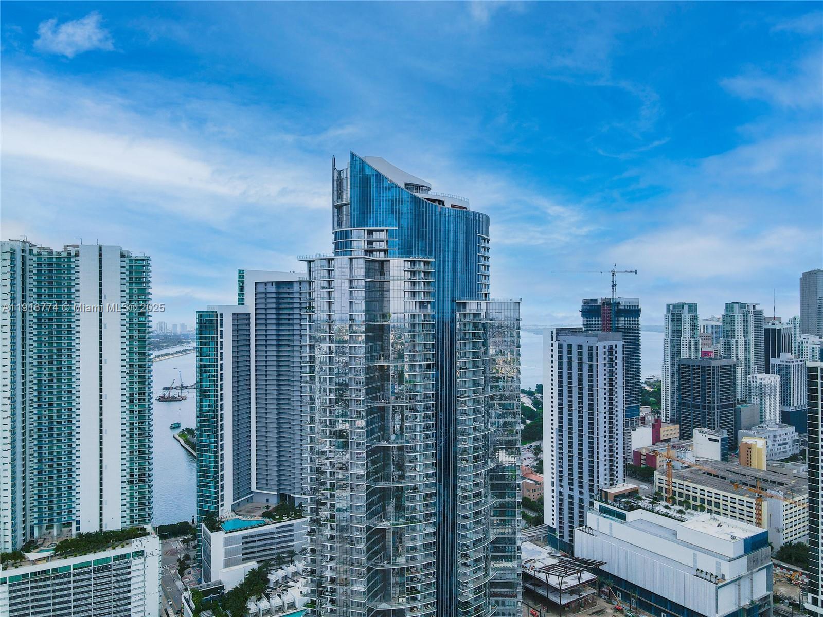 PARAMOUNT MIAMI WORLD - Residential