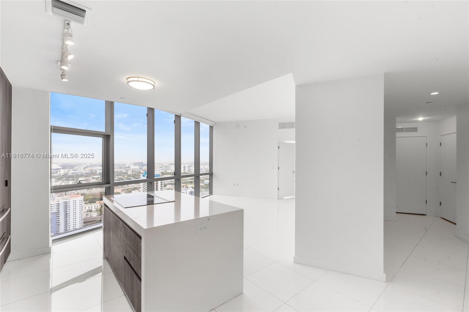 PARAMOUNT MIAMI WORLD - Residential