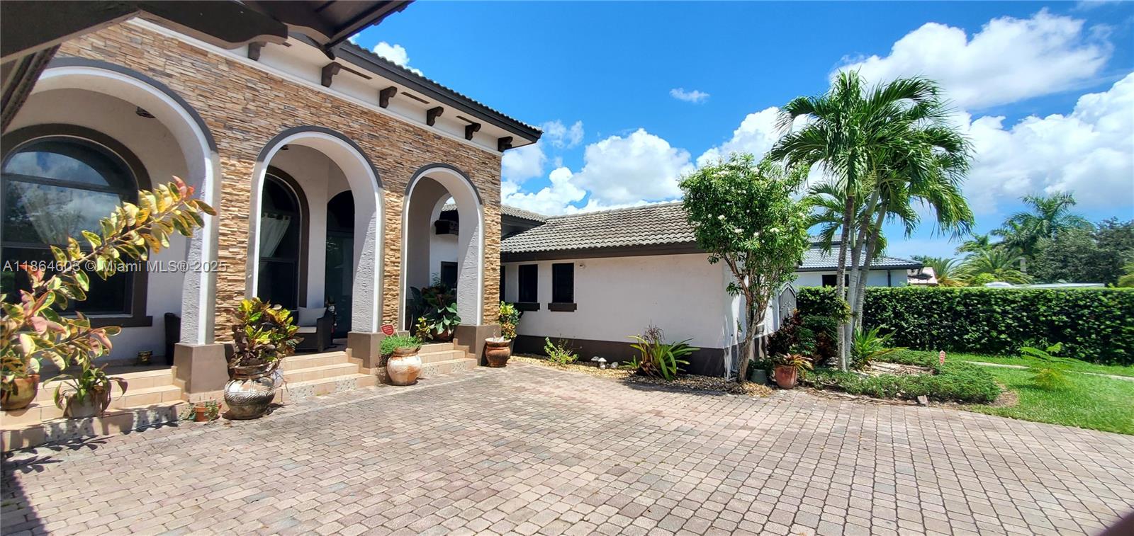RENAISSANCE RANCHES - Residential
