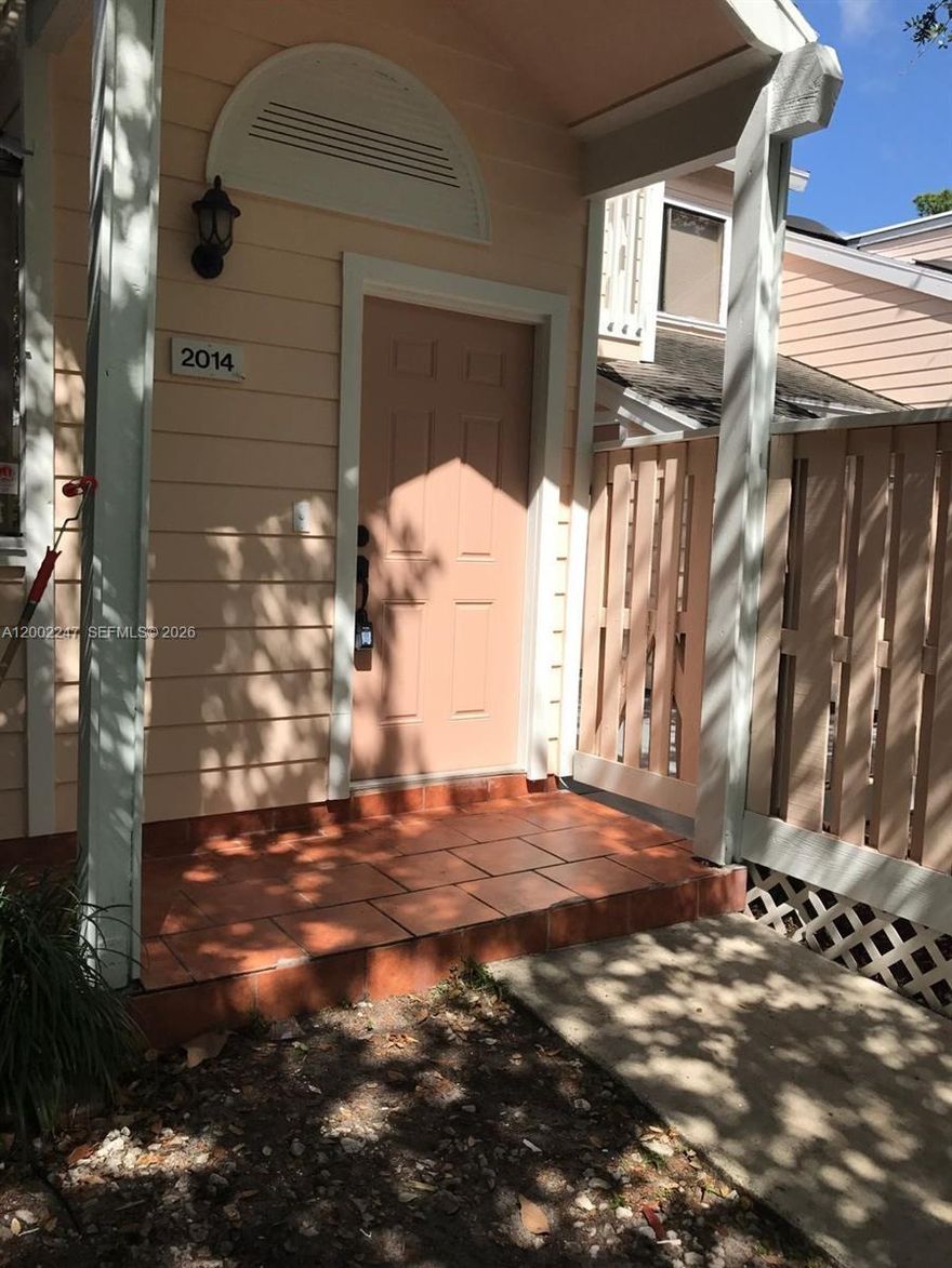 Very Nice Townhome in players Place. This is unit tucked away in a peaceful cozy spot, close to shopping center and major highways. Seller is very motivated and flexible, call listing agent for showing instructions. Tenants occupy.24 HOURS Notice