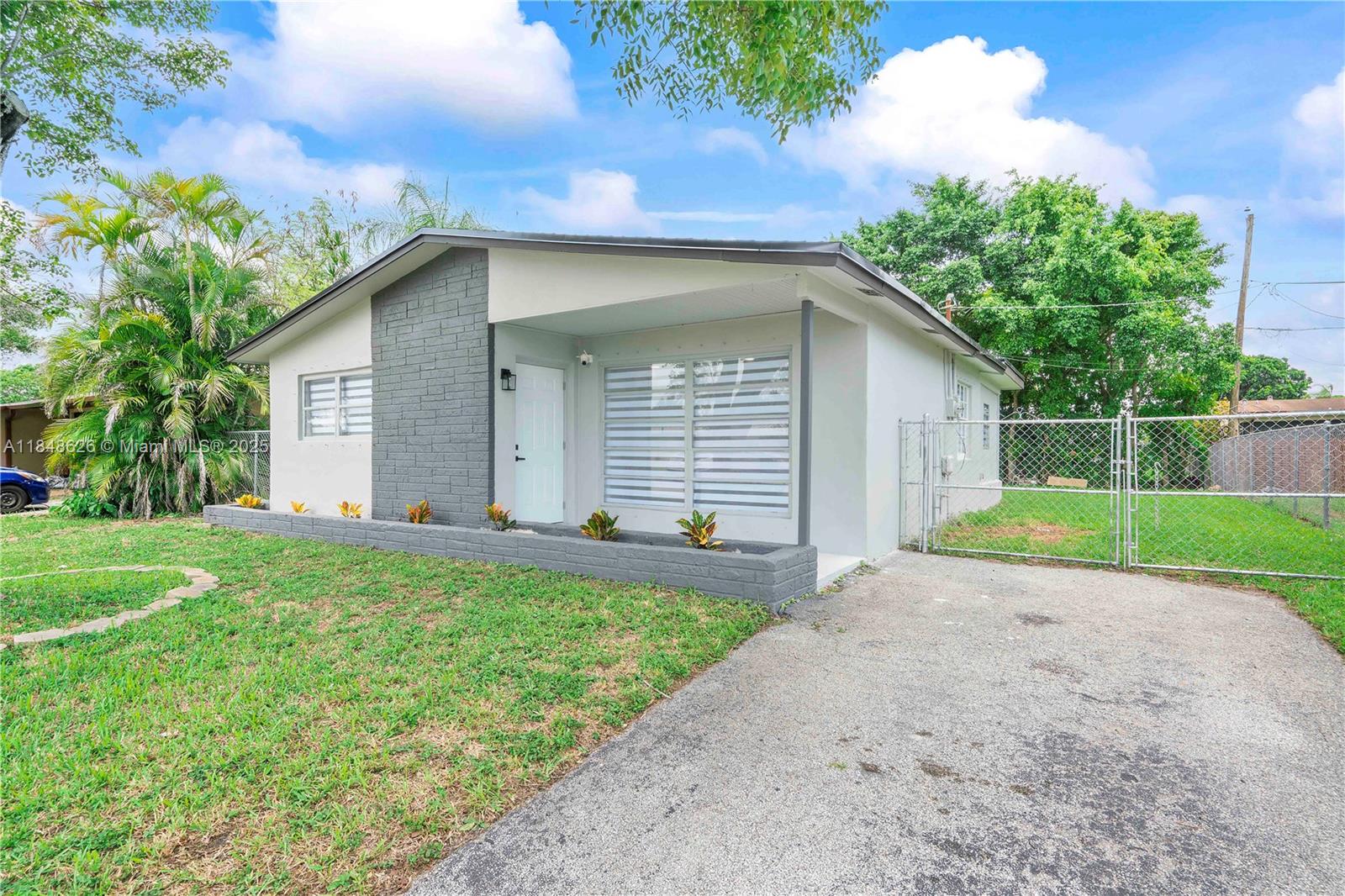 9731 NW 24th Pl, Sunrise, FL, 33322/$440,000 2 9731 NW 24th Pl