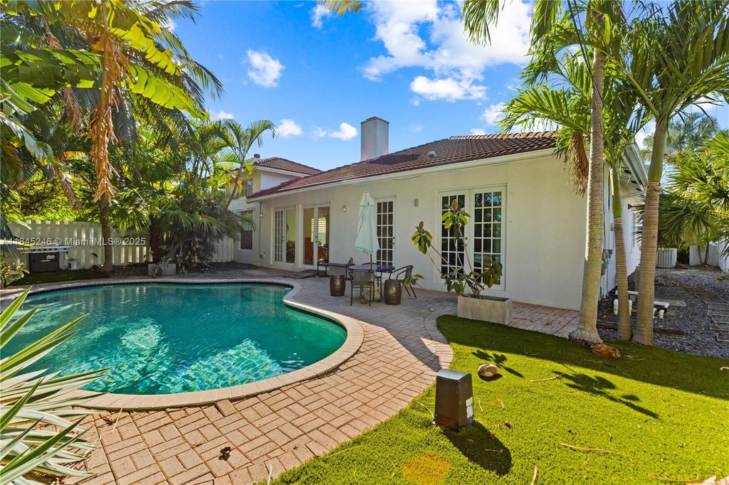 Photo of 810 NE 21st Dr, Wilton Manors, FL 33305 (MLS # A11845246)