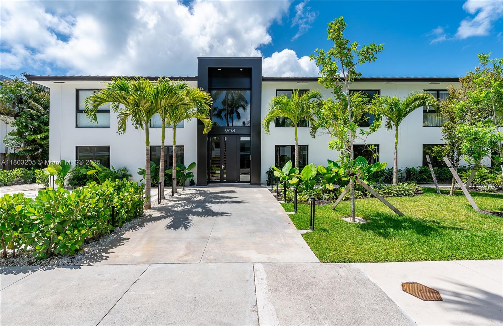 Rental Property at 204 Sunrise Dr 204C, Key Biscayne, Miami-Dade County, Florida - Bedrooms: 4 
Bathrooms: 2  - $12,500 MO.