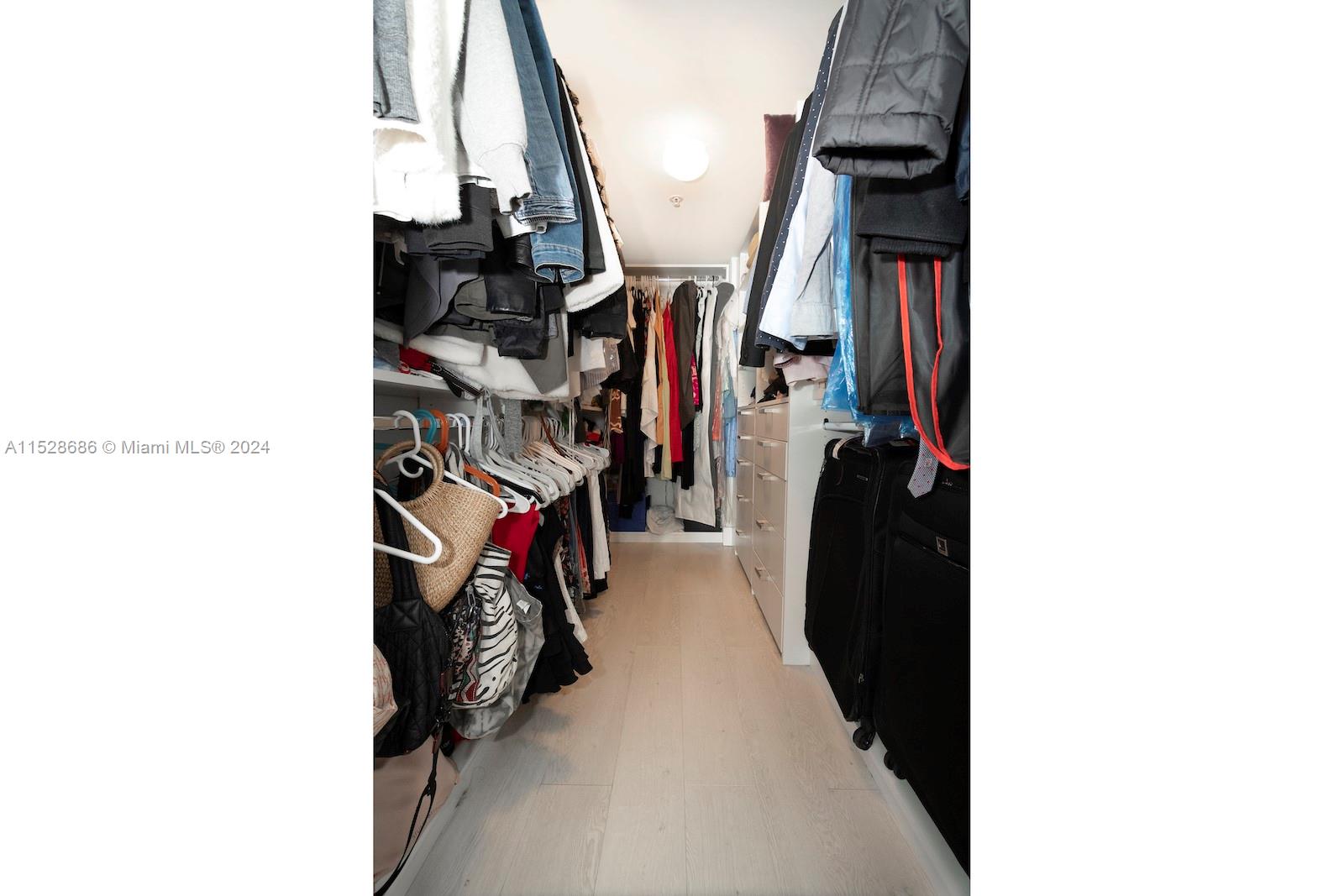 WAVE CONDO - Residential