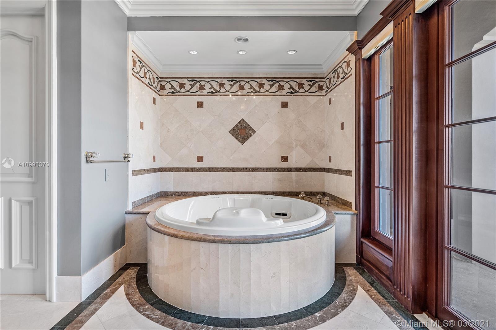 DEL LAGO ISLE - Residential