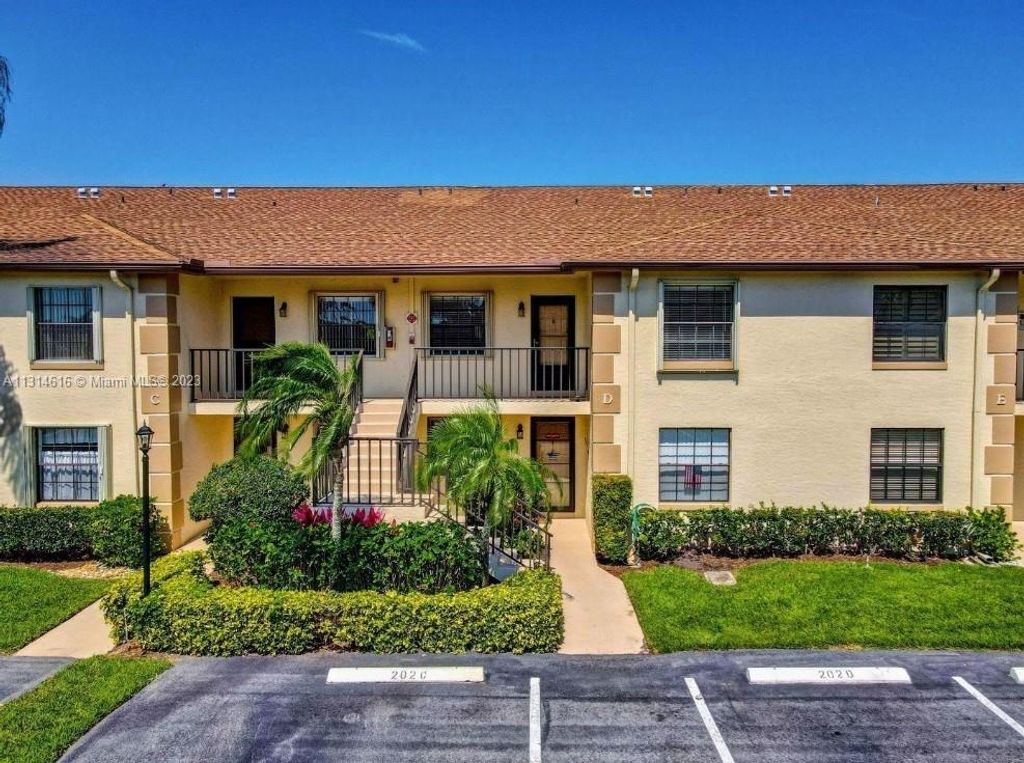 Photo of 202 Pinecrest Cir #D, Jupiter, FL 33458 (MLS # A11314616)