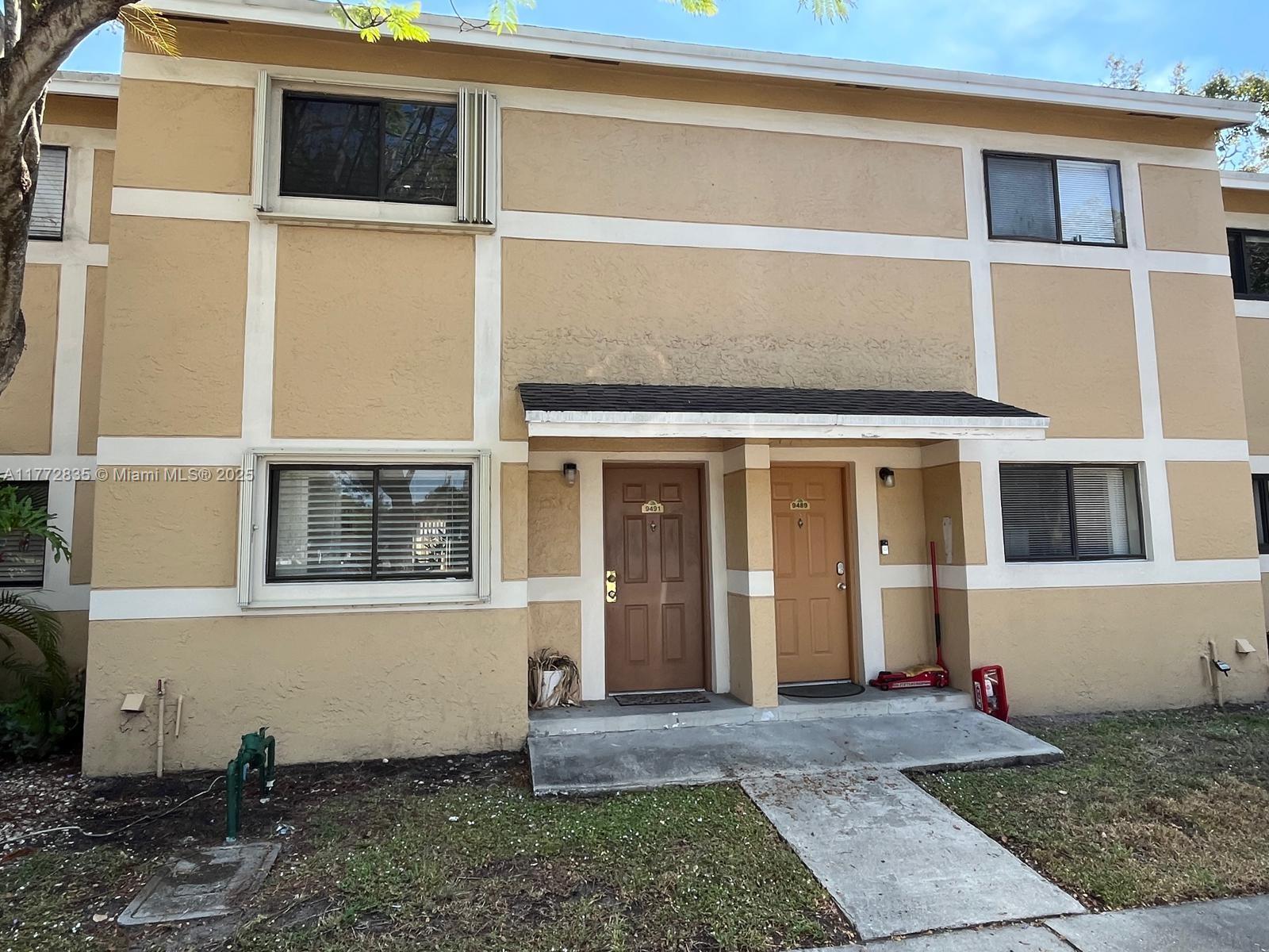 9491 N Palm Cir N 9141