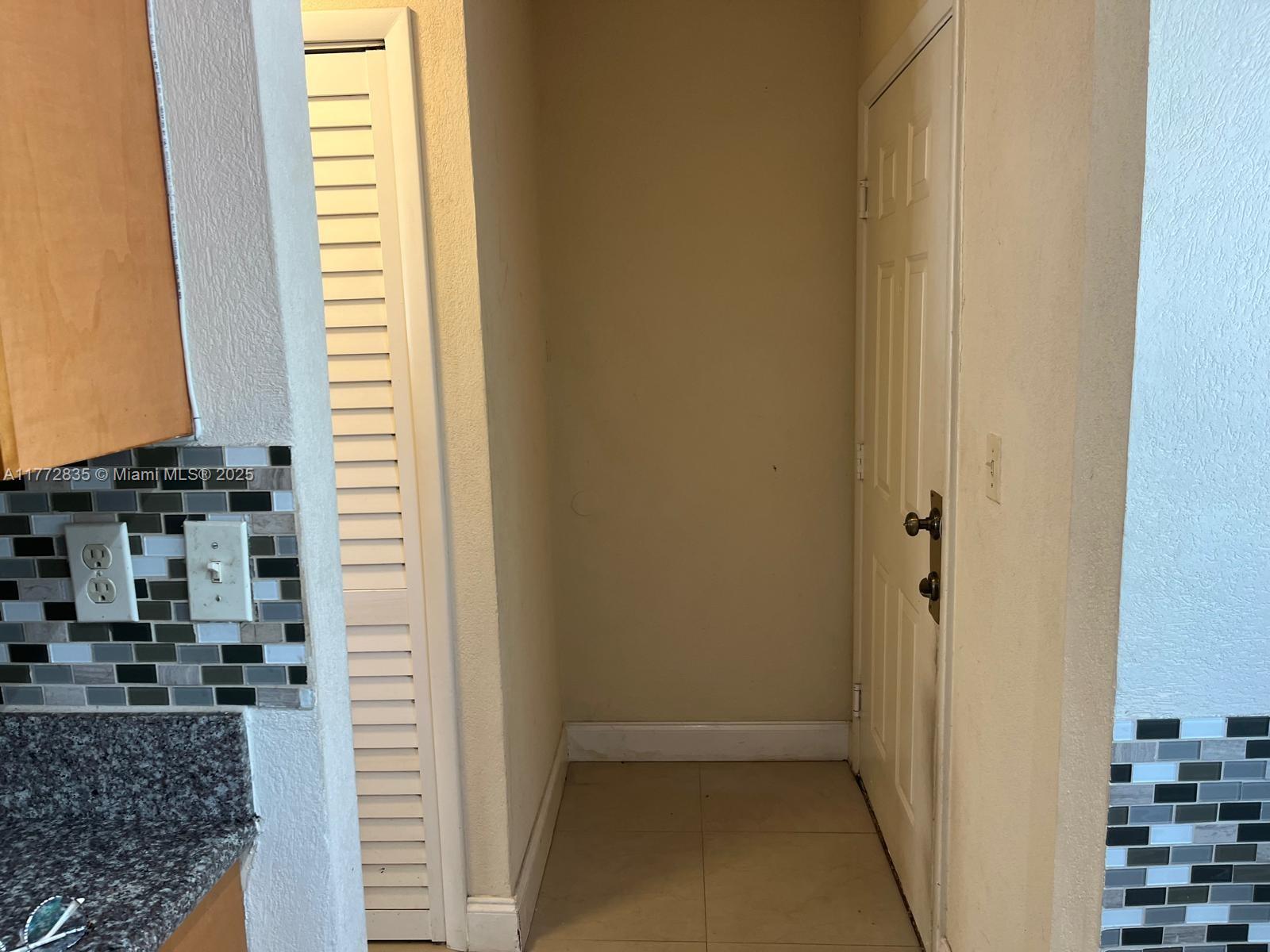 9491 N Palm Cir N 9141