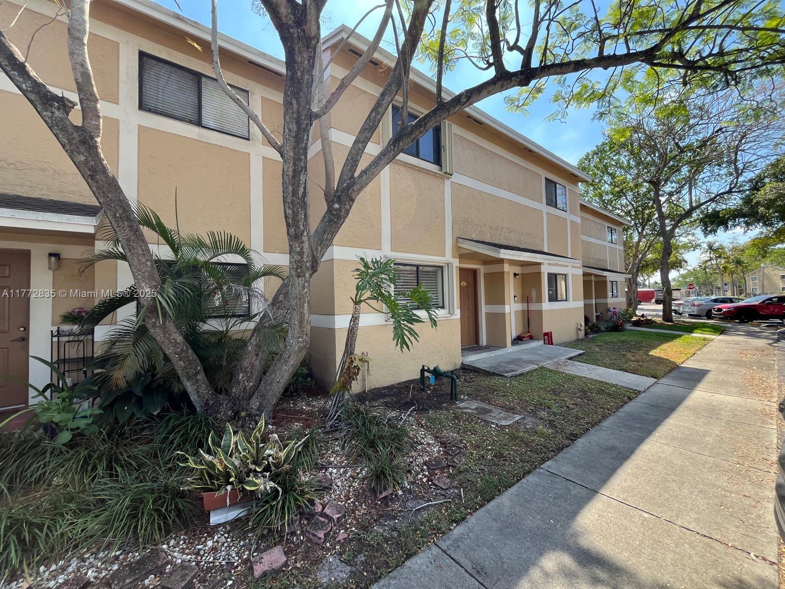 9491 N Palm Cir N 9141