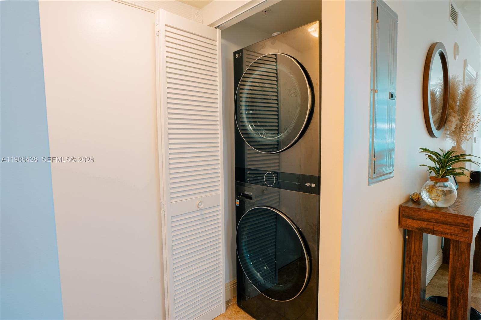 1800 CLUB CONDO - Residential